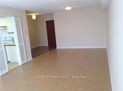 5460 Yonge Street Unit 404 photo 3