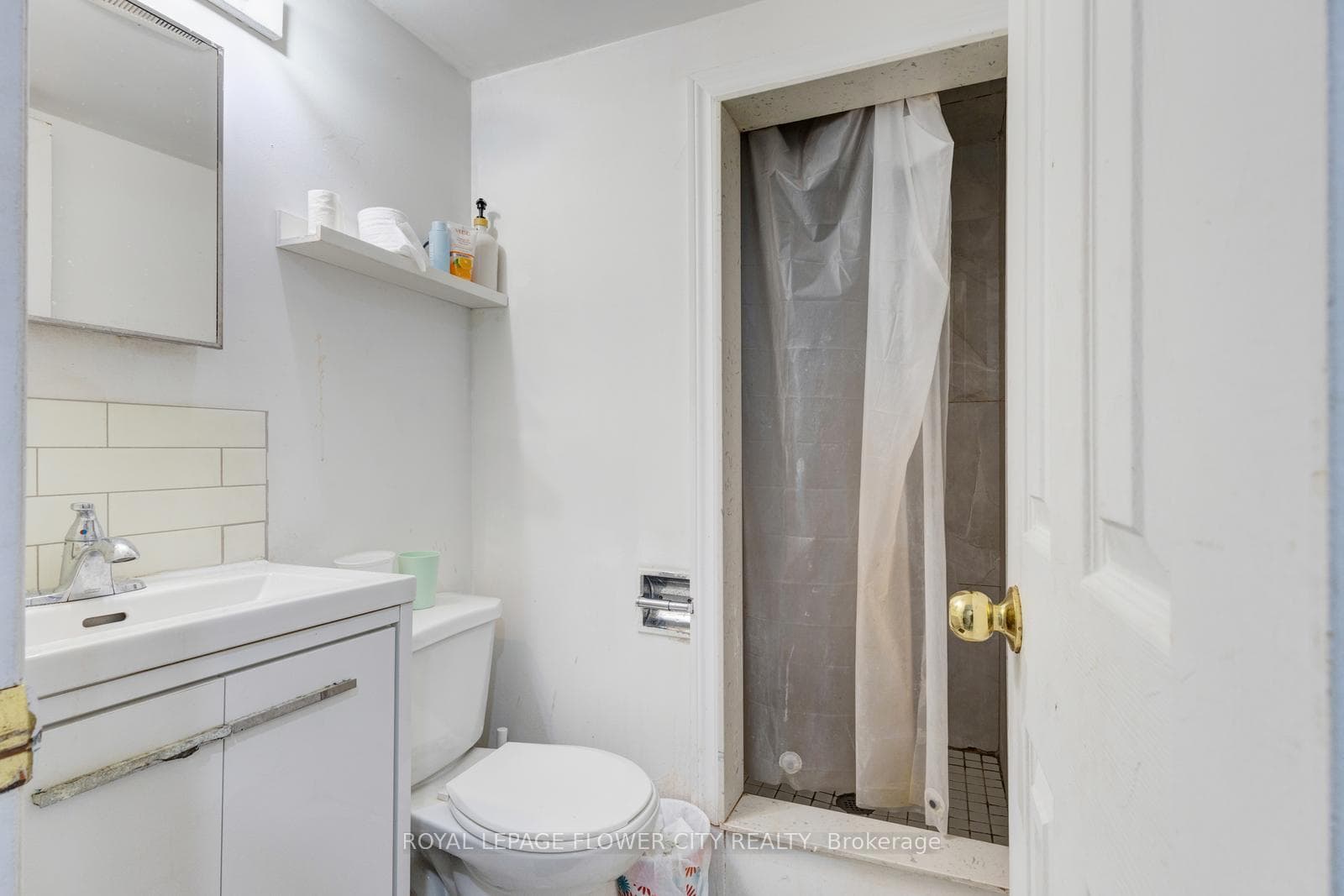 435 Silverstone Drive Unit 19 photo 44