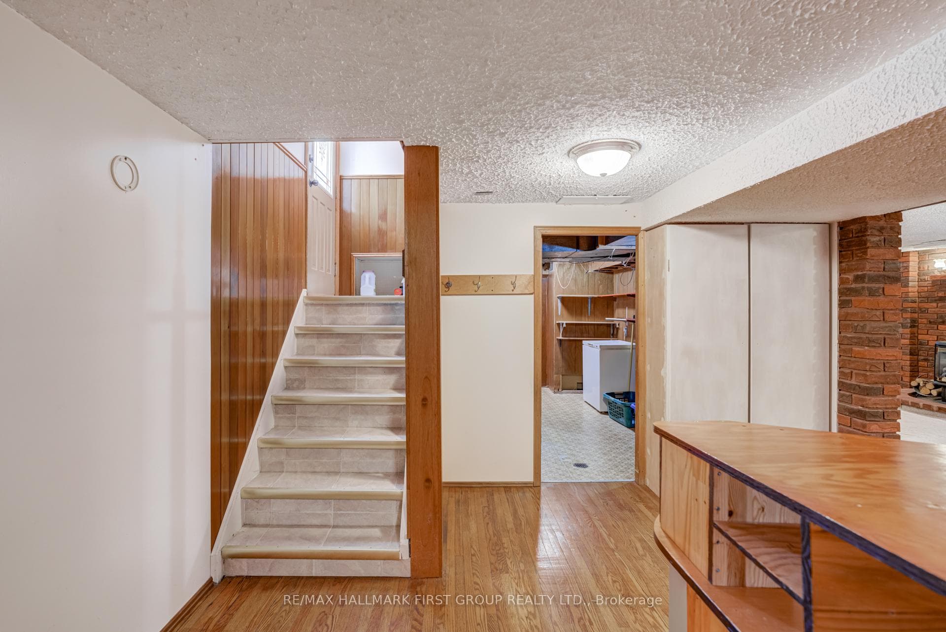 215 Guelph Street photo 17