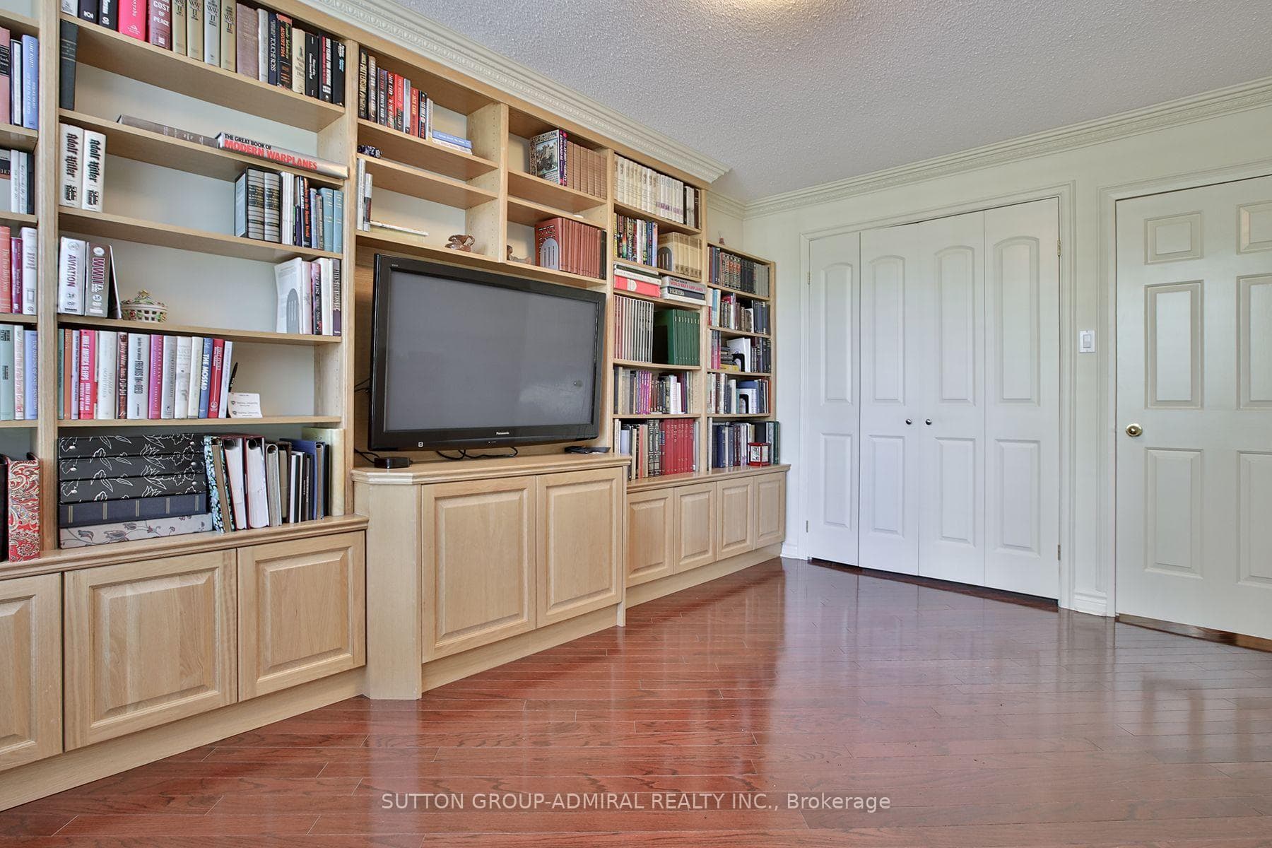 333 Clark Avenue Unit 106 photo 21