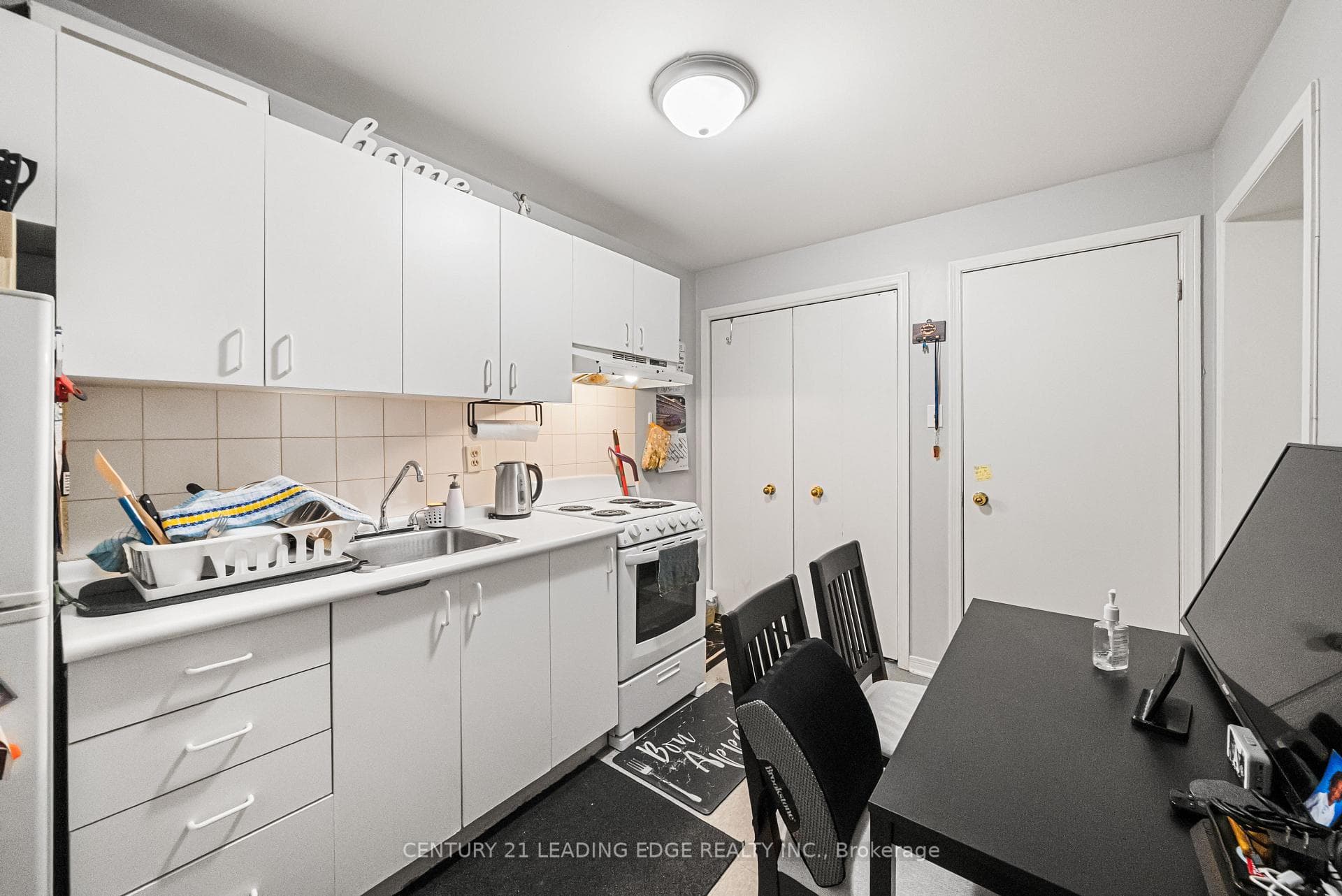 527 Glengarry Avenue photo 44