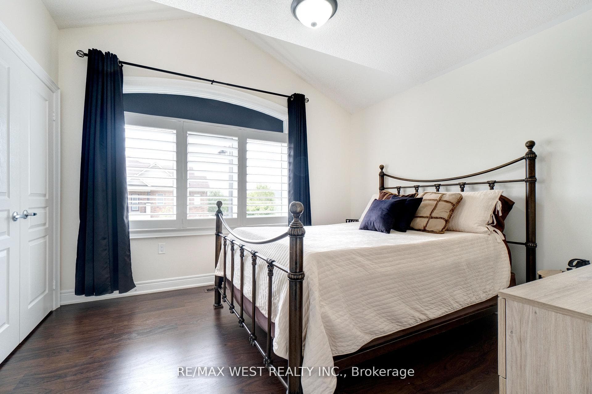 32 Brookwater Crescent photo 13