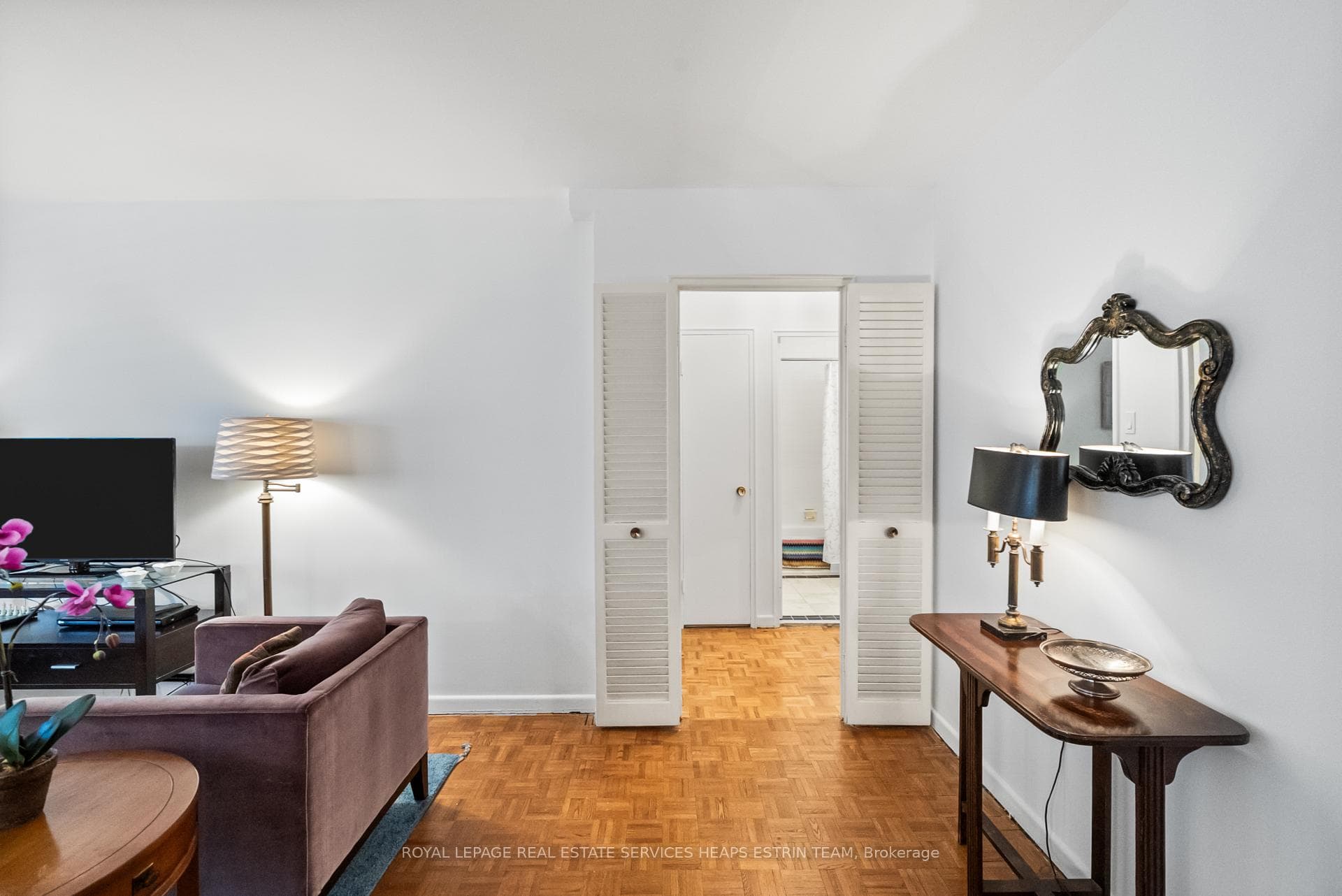 581 Avenue Road Unit 204 photo 8