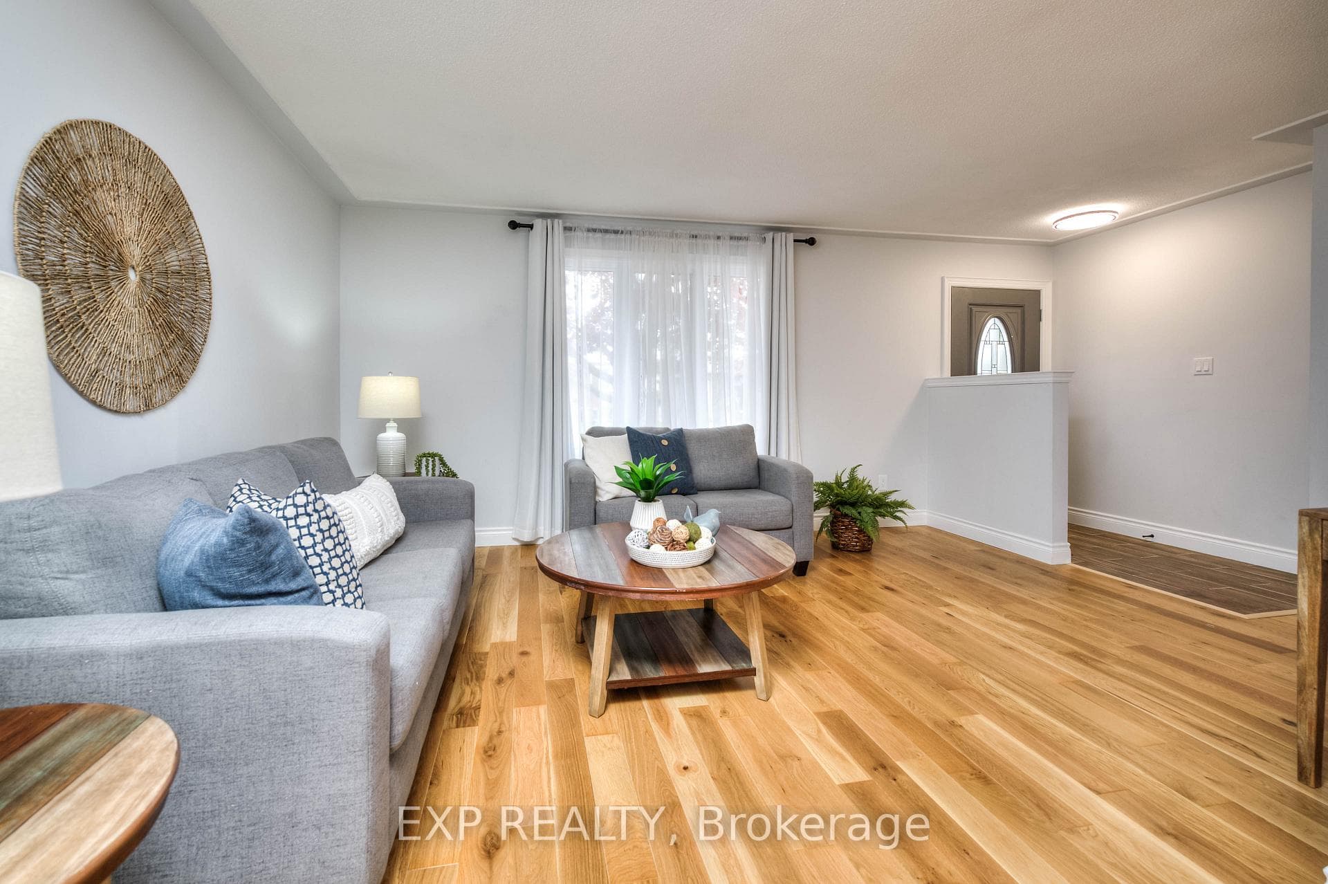995 Langs Circle photo 4