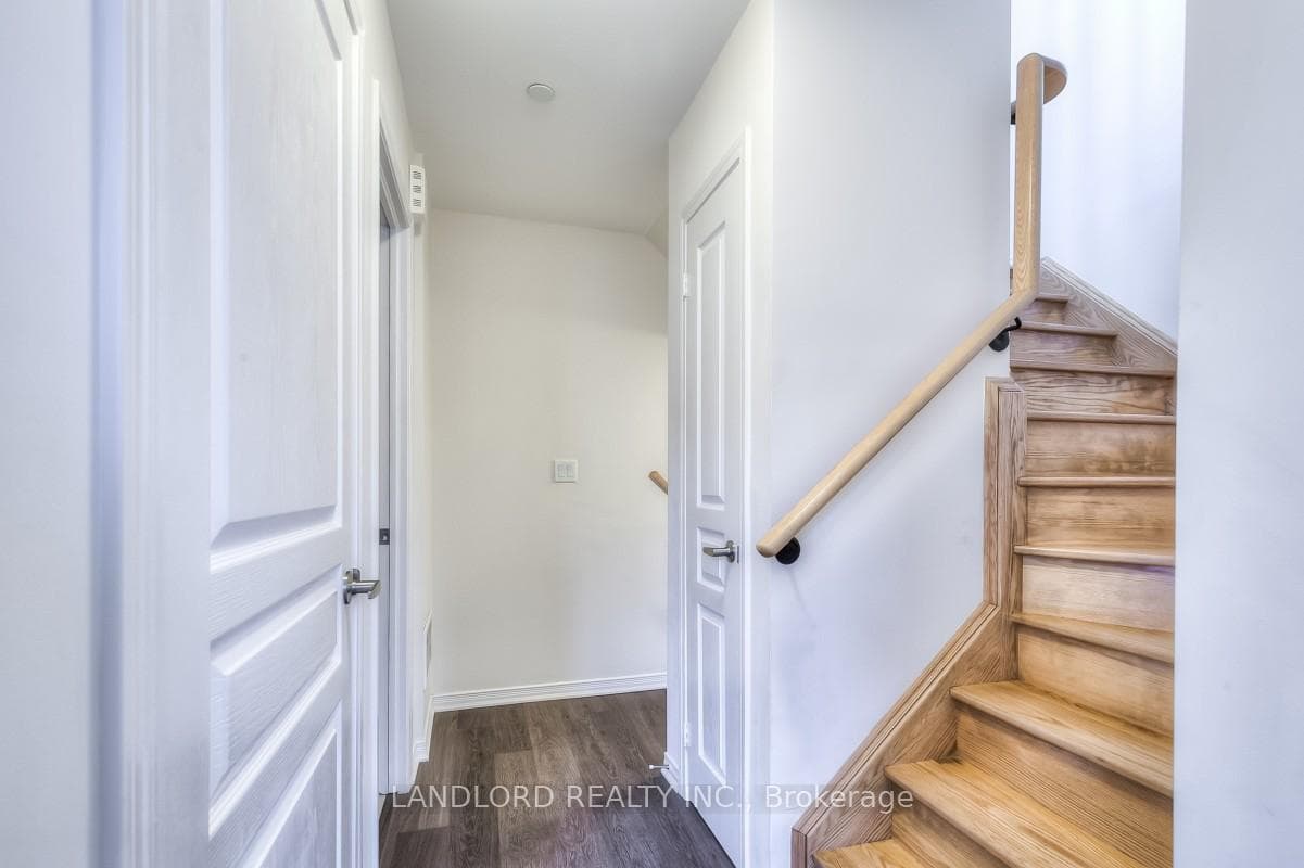 1120 Briar Hill Avenue Unit C305 photo 13