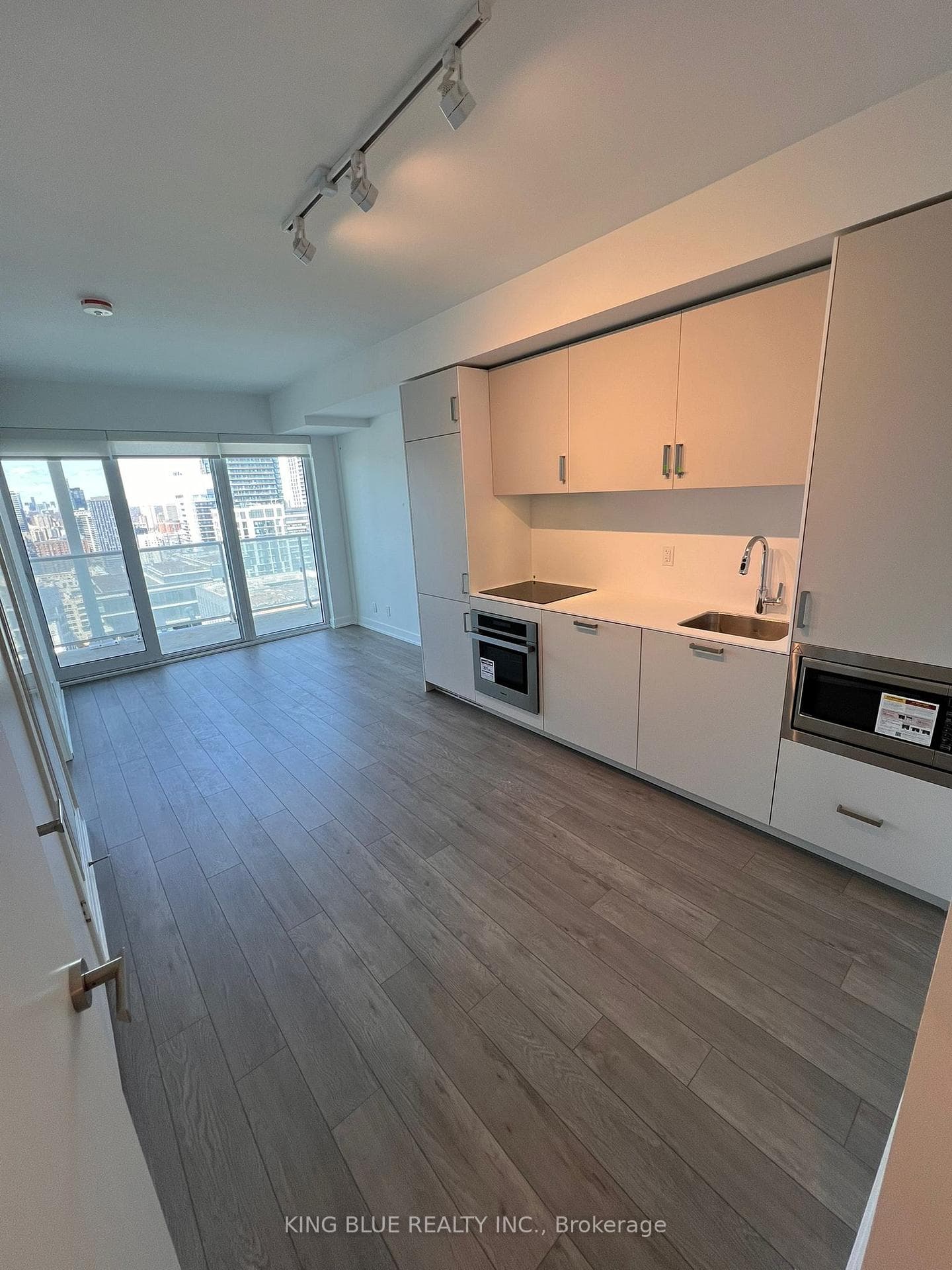 88 Queen Street Unit 3812 photo 2