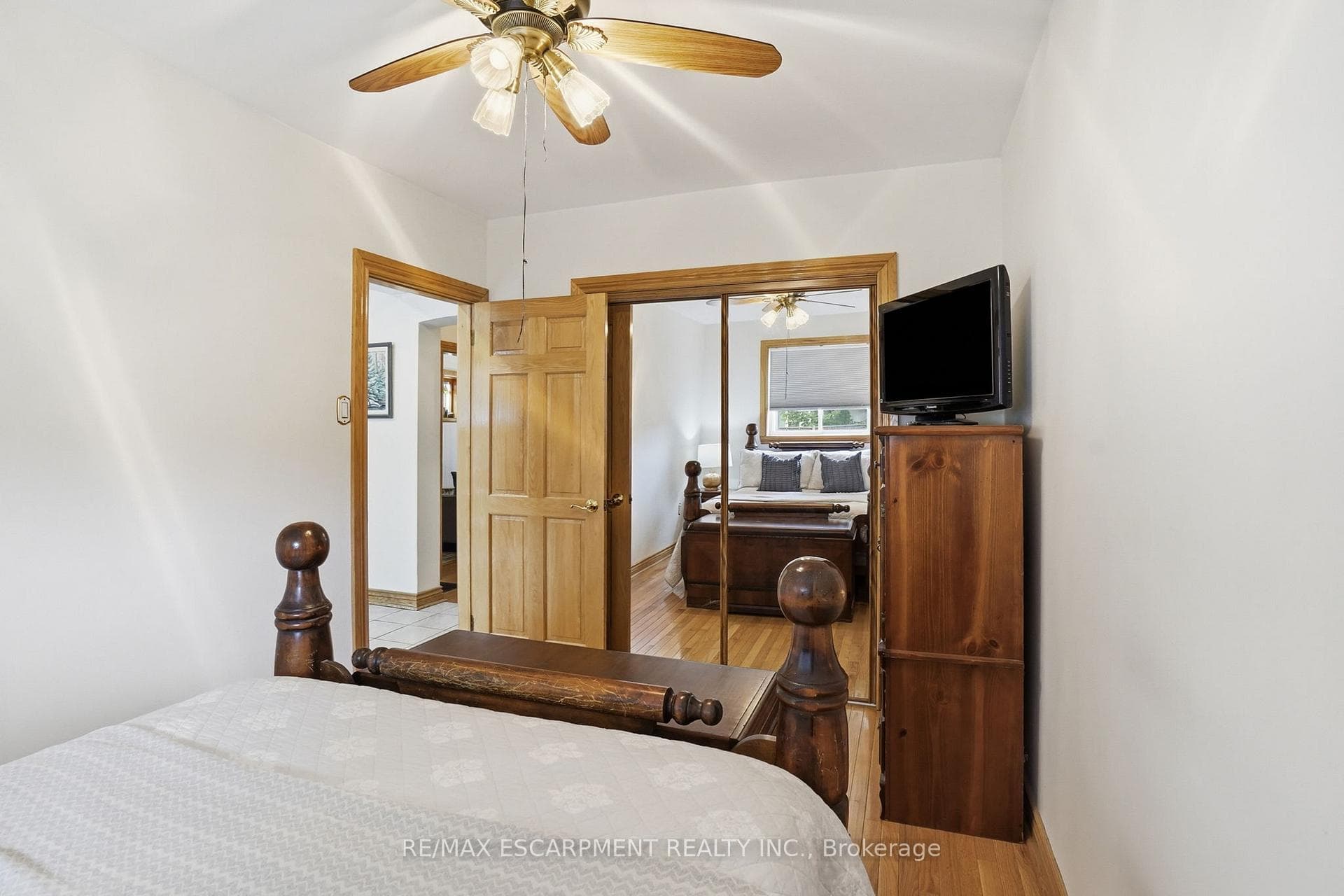 17 Tuxedo Avenue photo 21