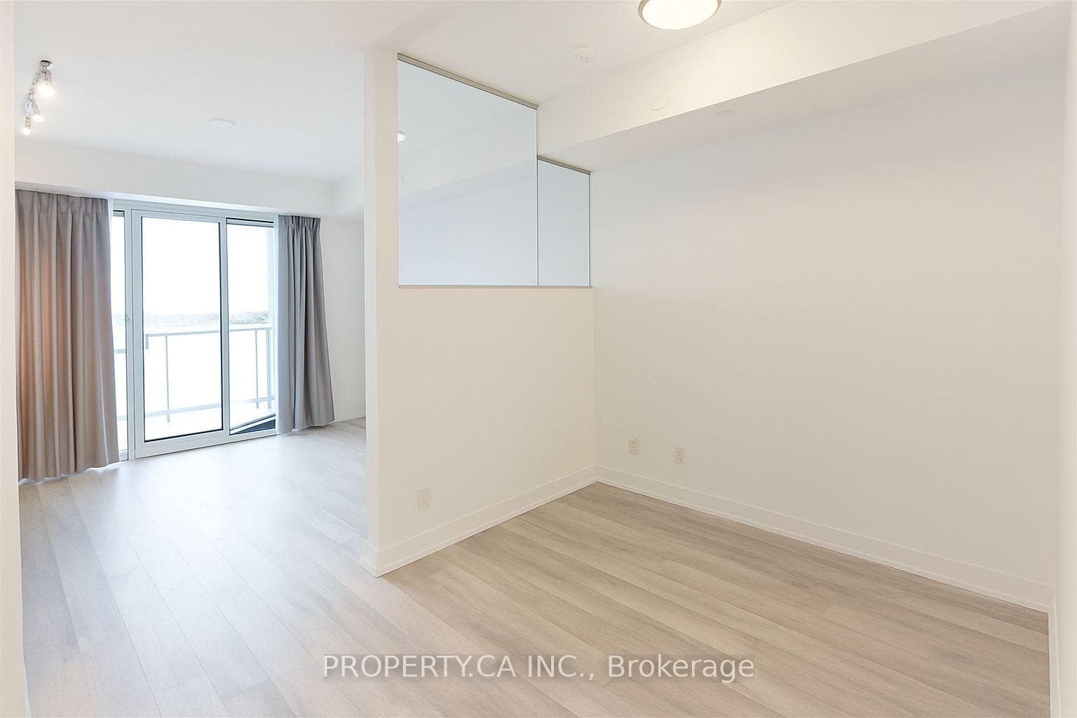 101 Erskine Avenue Unit 1606 photo 4