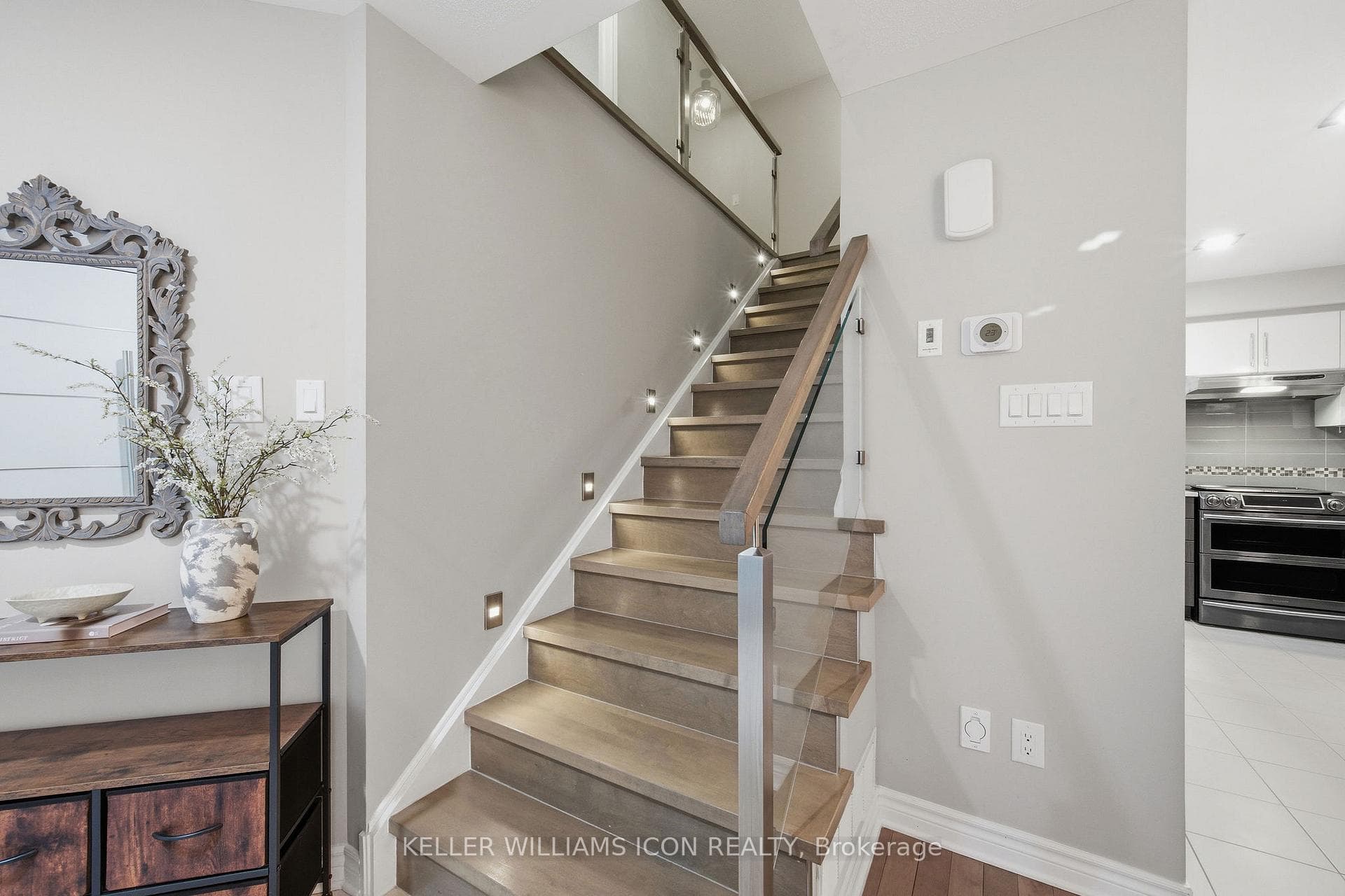 718 Breakstone Road photo 20