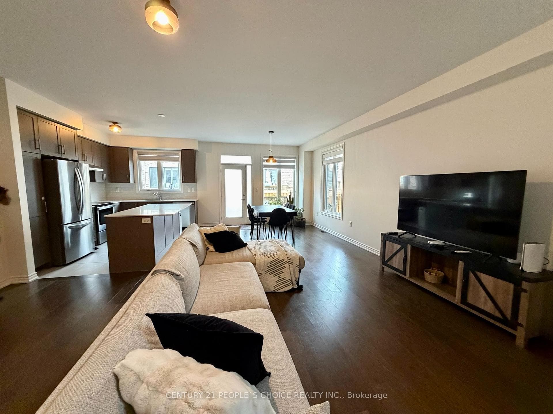 487 Bergamot Avenue photo 8