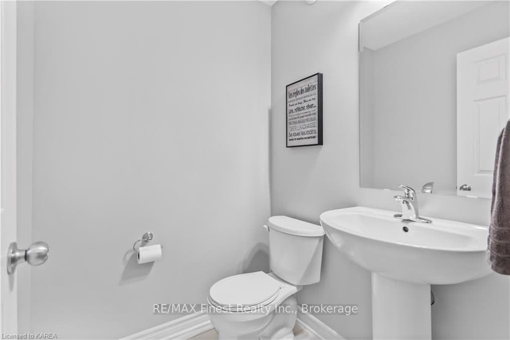 876 RIVERVIEW Way photo 5