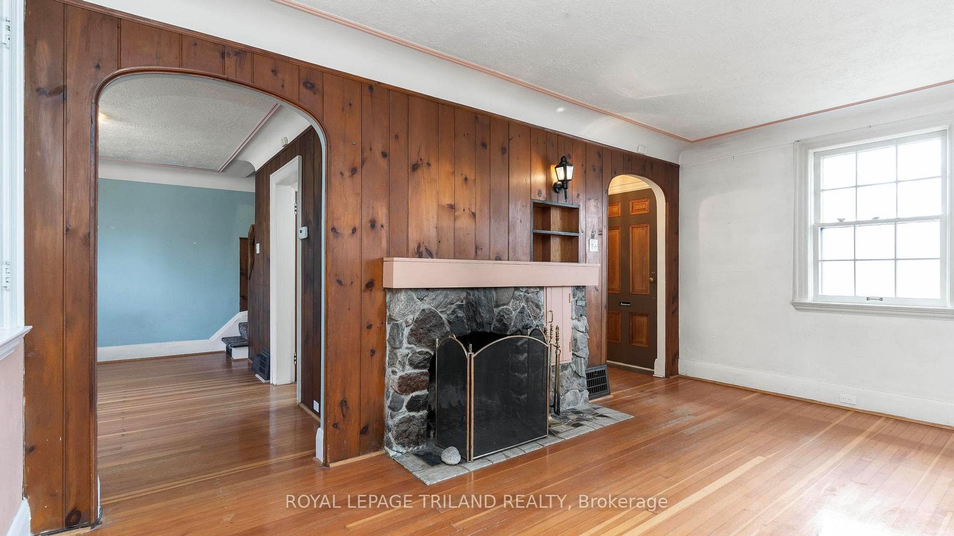 1096 RICHMOND Street photo 7