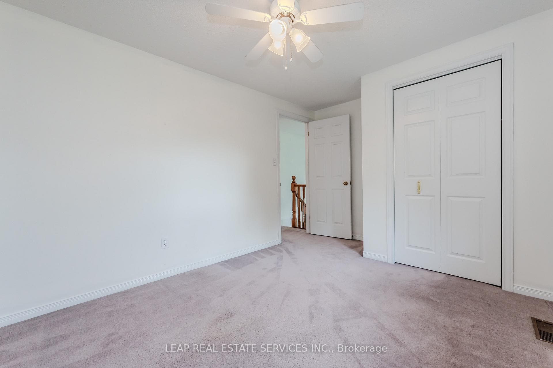 225 Thornbird Place photo 23