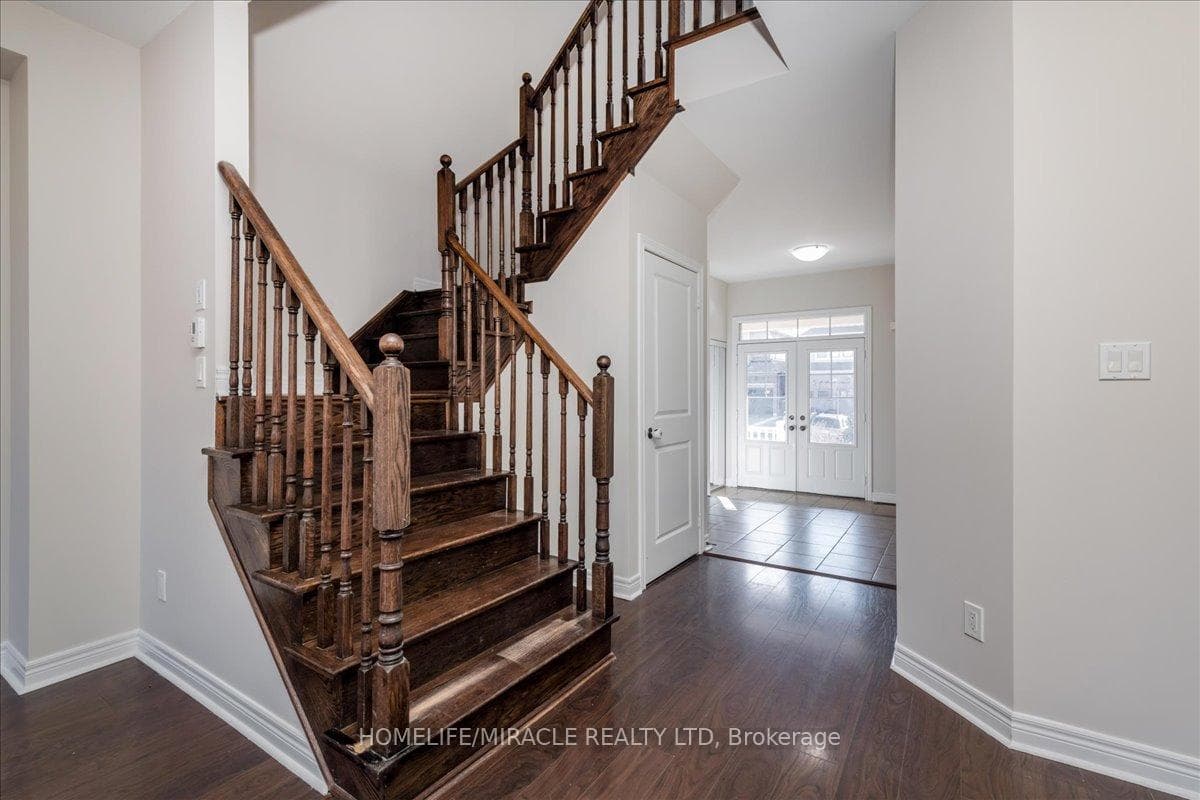 45 Atkinson Crescent photo 5