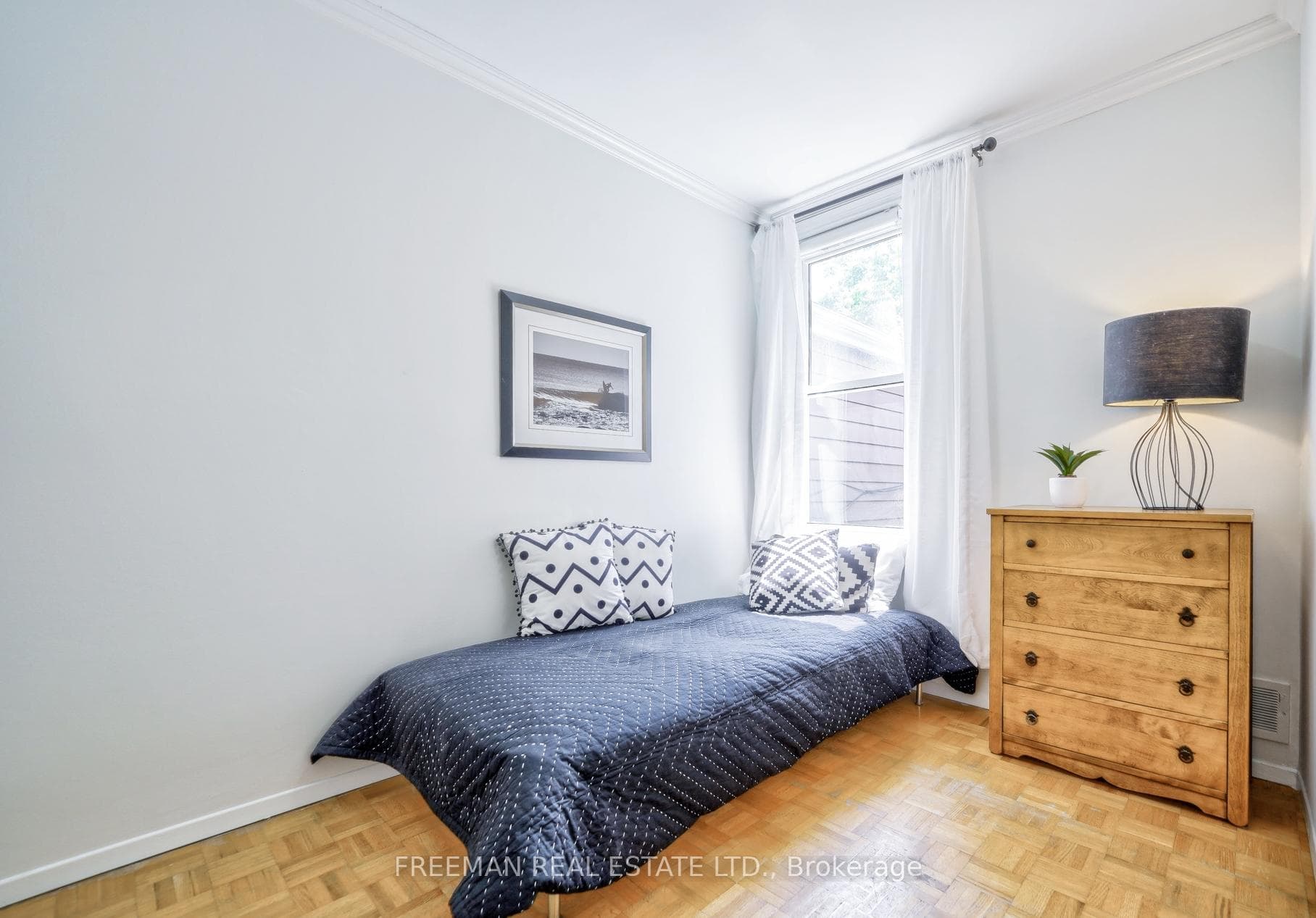 476 Clinton Street photo 21
