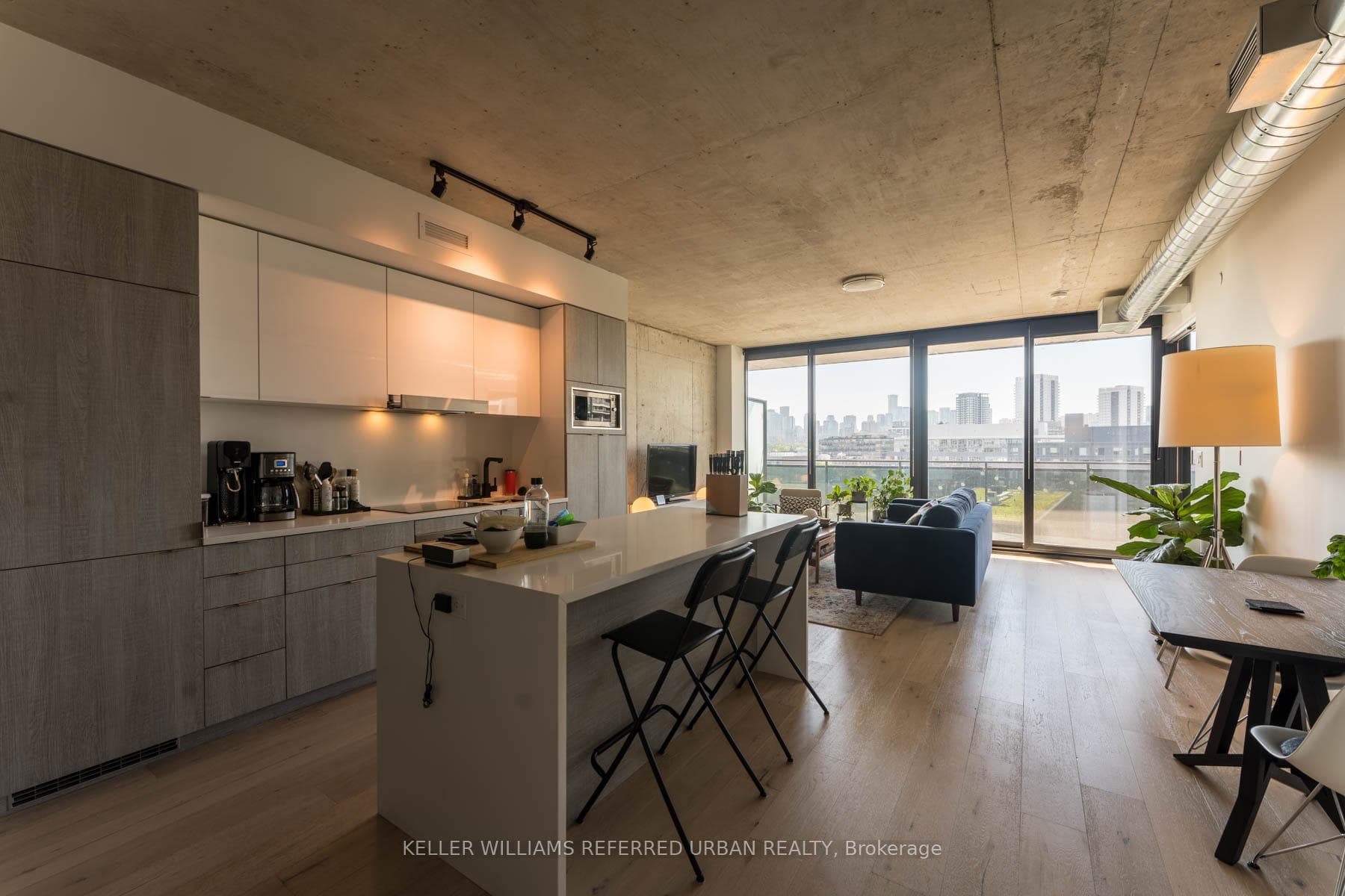 21 Lawren Harris Square Unit 807 photo 7