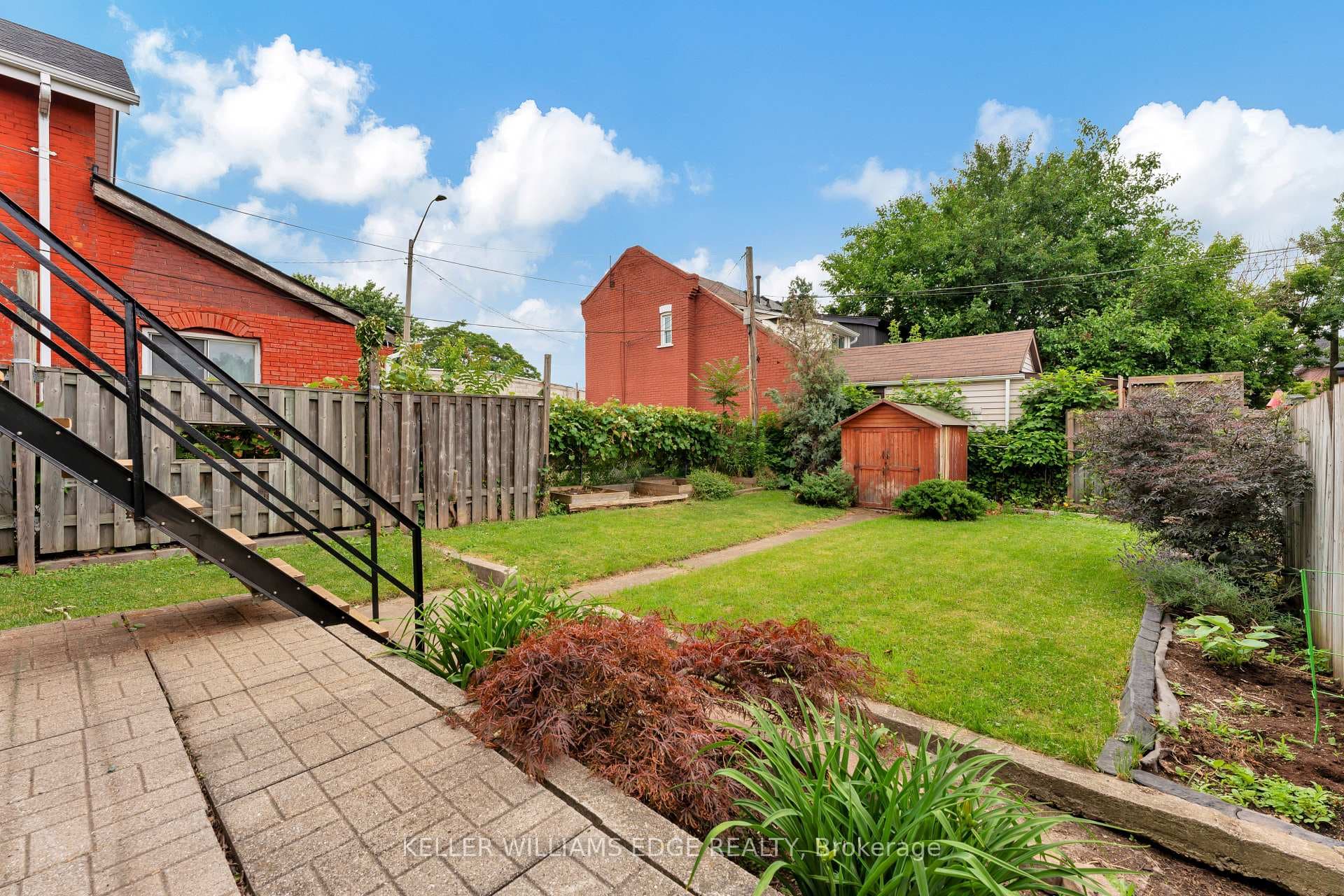 120 Emerald Street photo 30