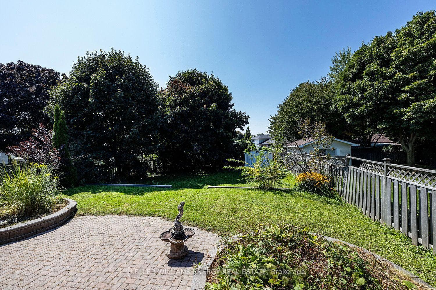 186 Athabasca Street photo 25