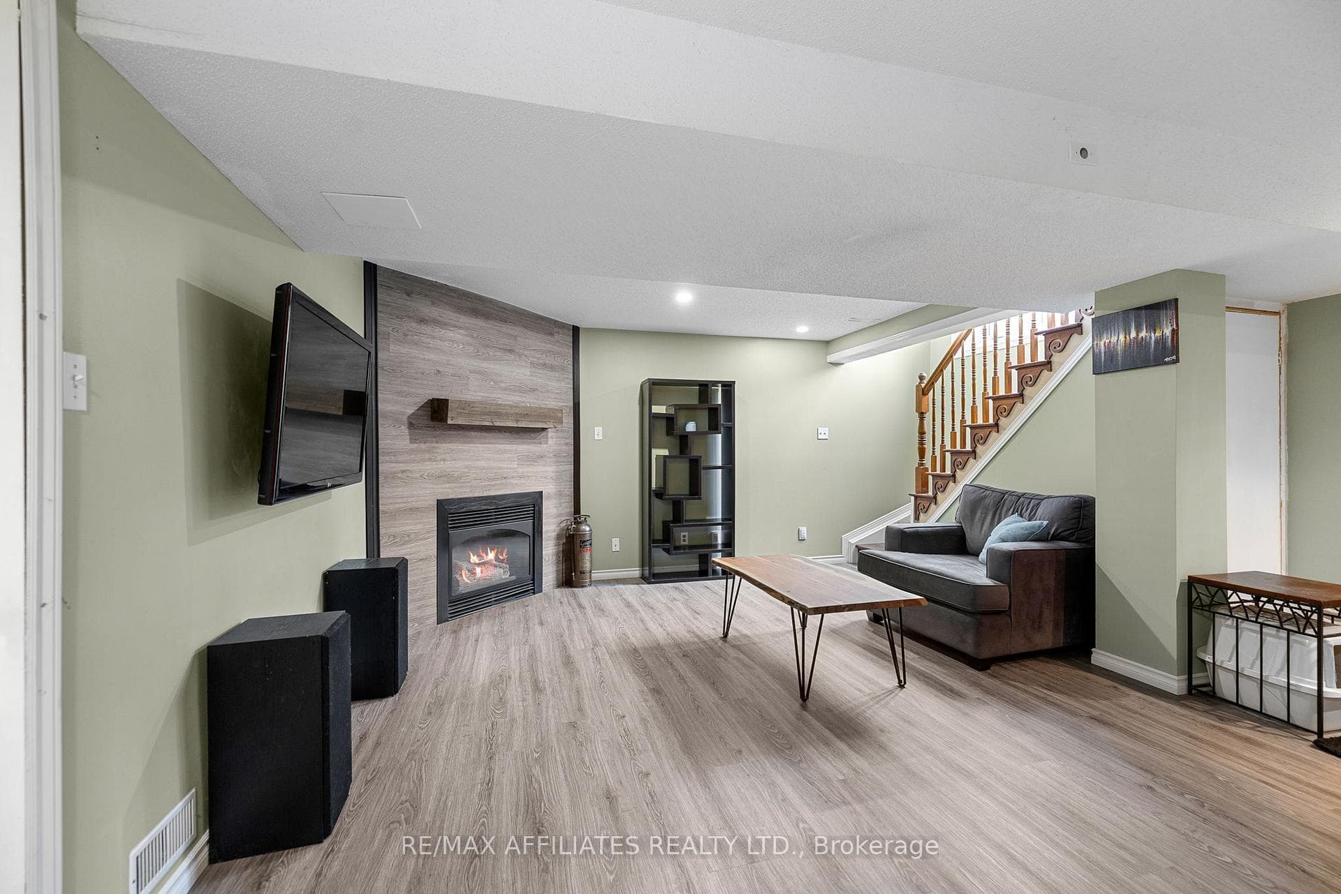 1494 Corsham Avenue photo 17