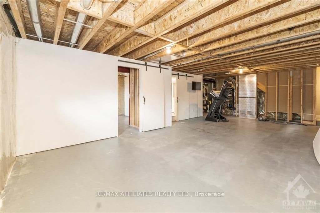 212 HAROLD Street photo 23