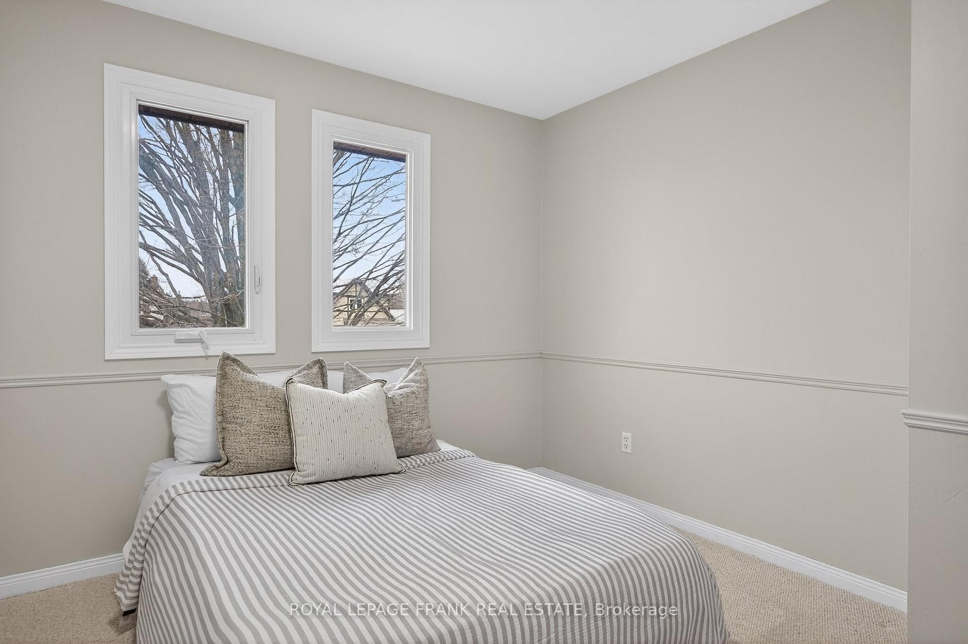 2260 Kawartha Hts Boulevard photo 33