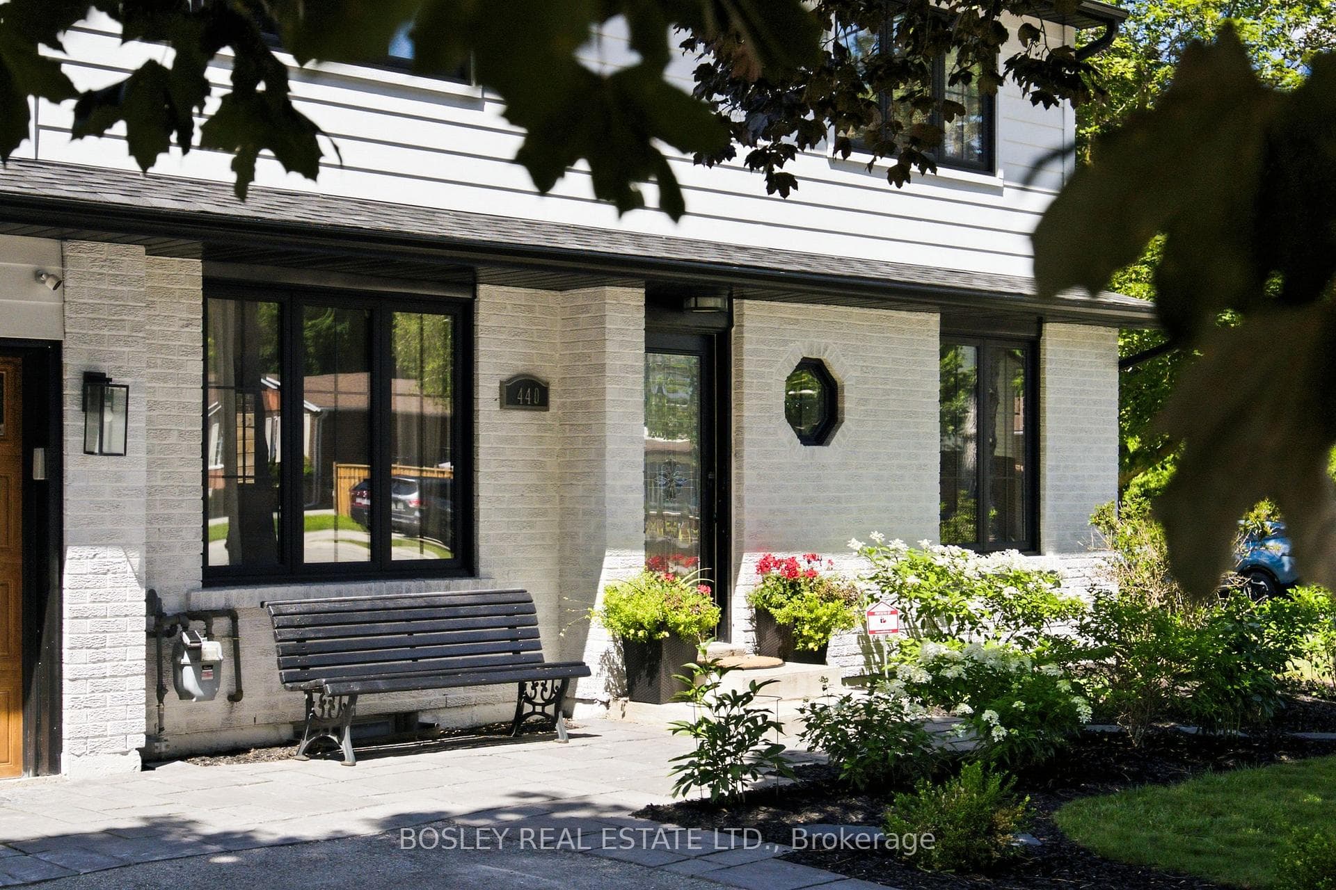 440 Sandford Street photo 5