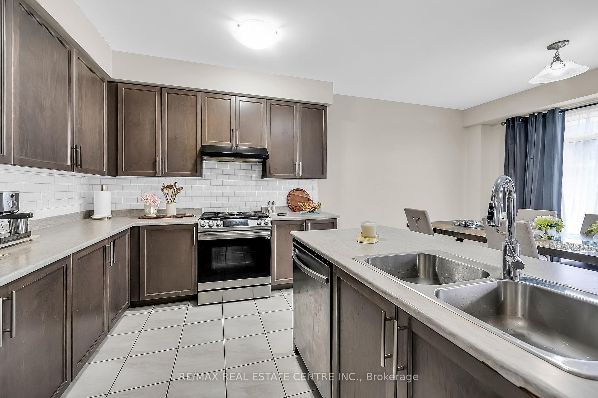 198 Whithorn Crescent photo 21