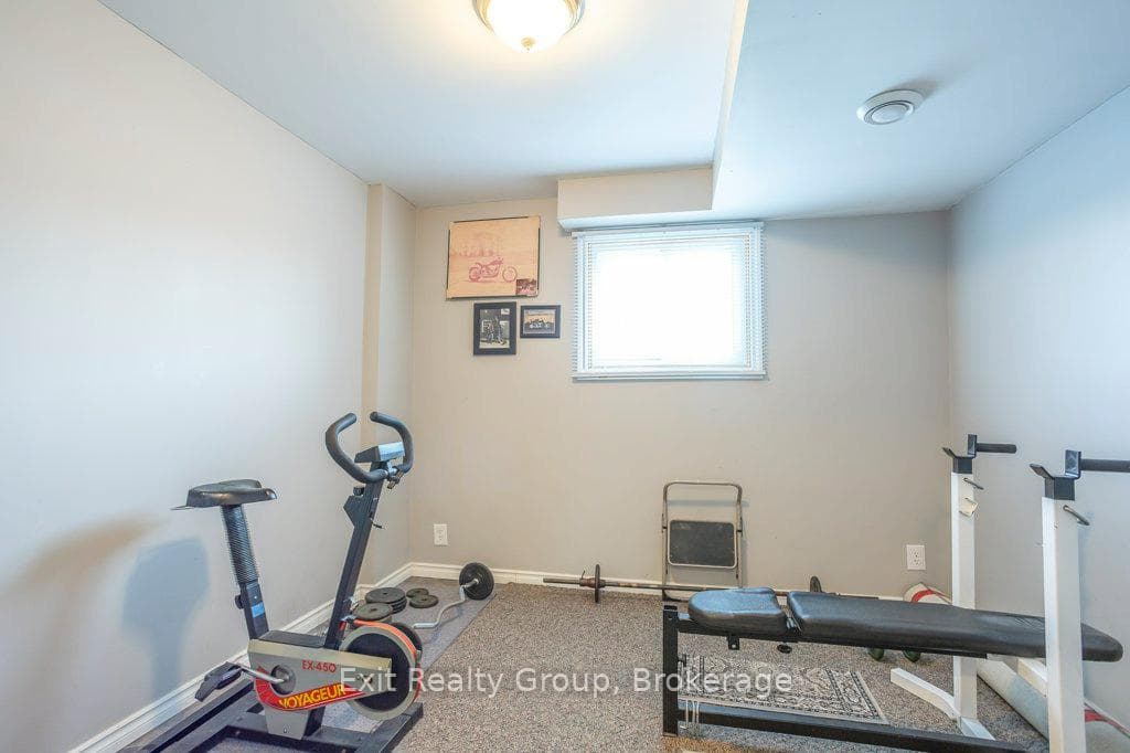 640 Victoria Street photo 21