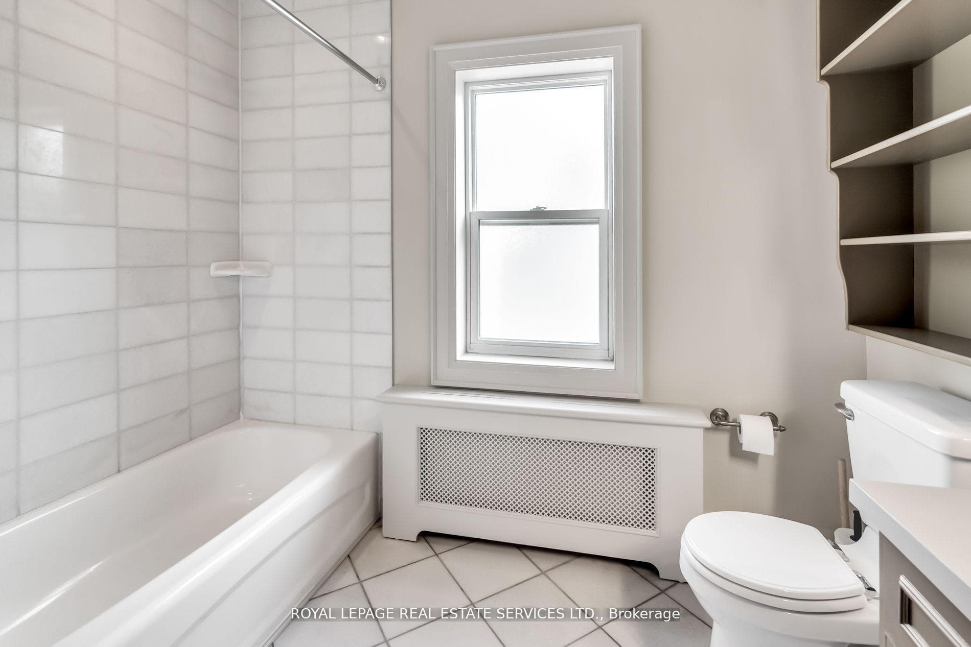 113 Chaplin Crescent Unit 3rd Flr photo 27