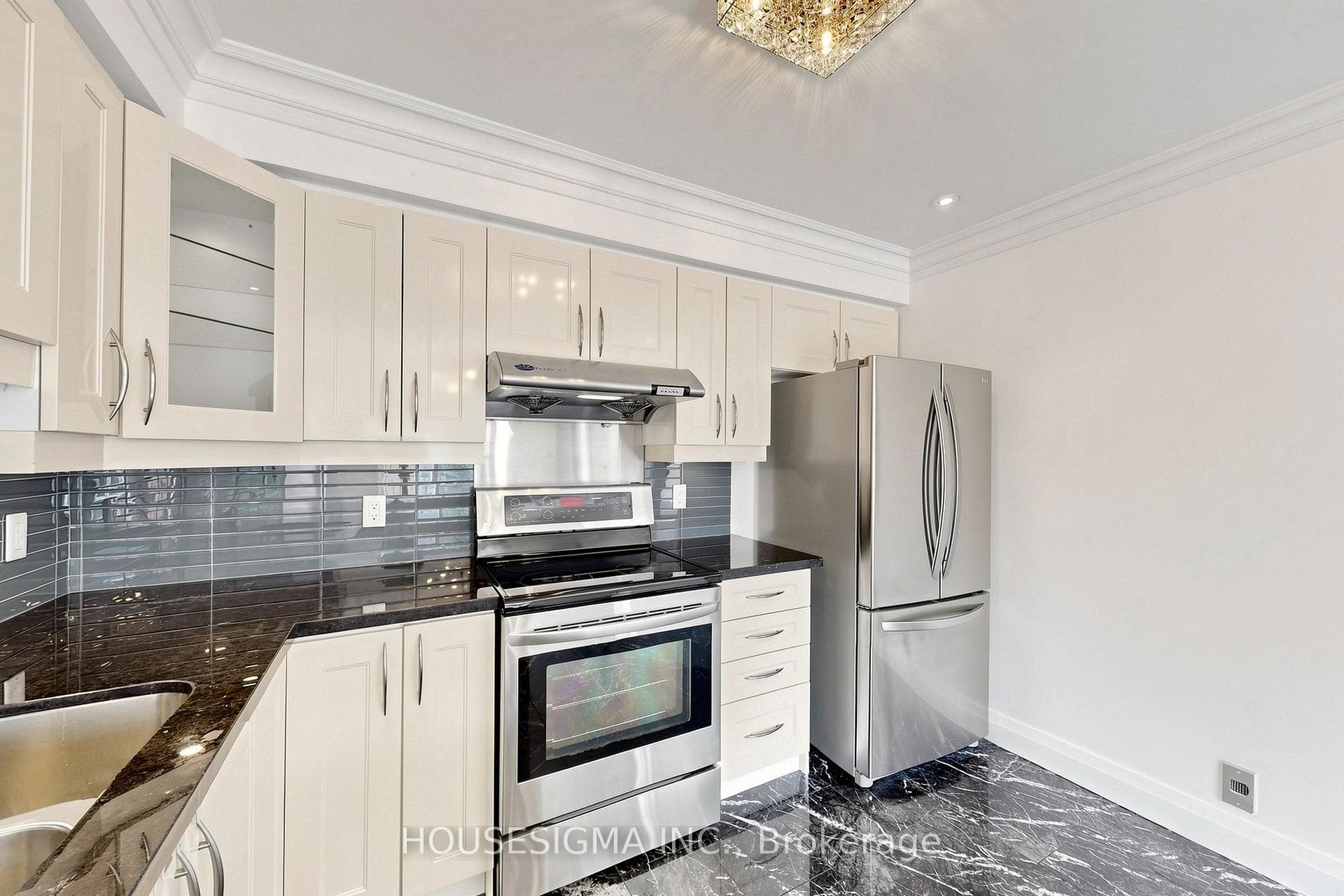 83 Mondeo Drive Unit 220 photo 12