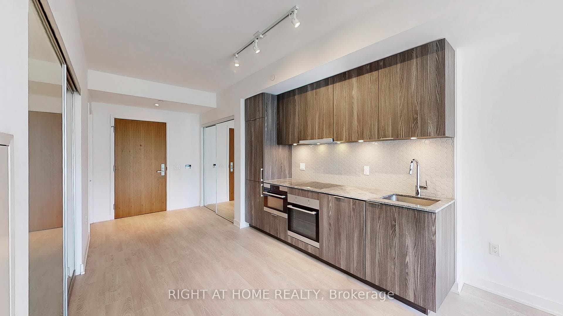 15 Queens Quay Unit 403 photo 11