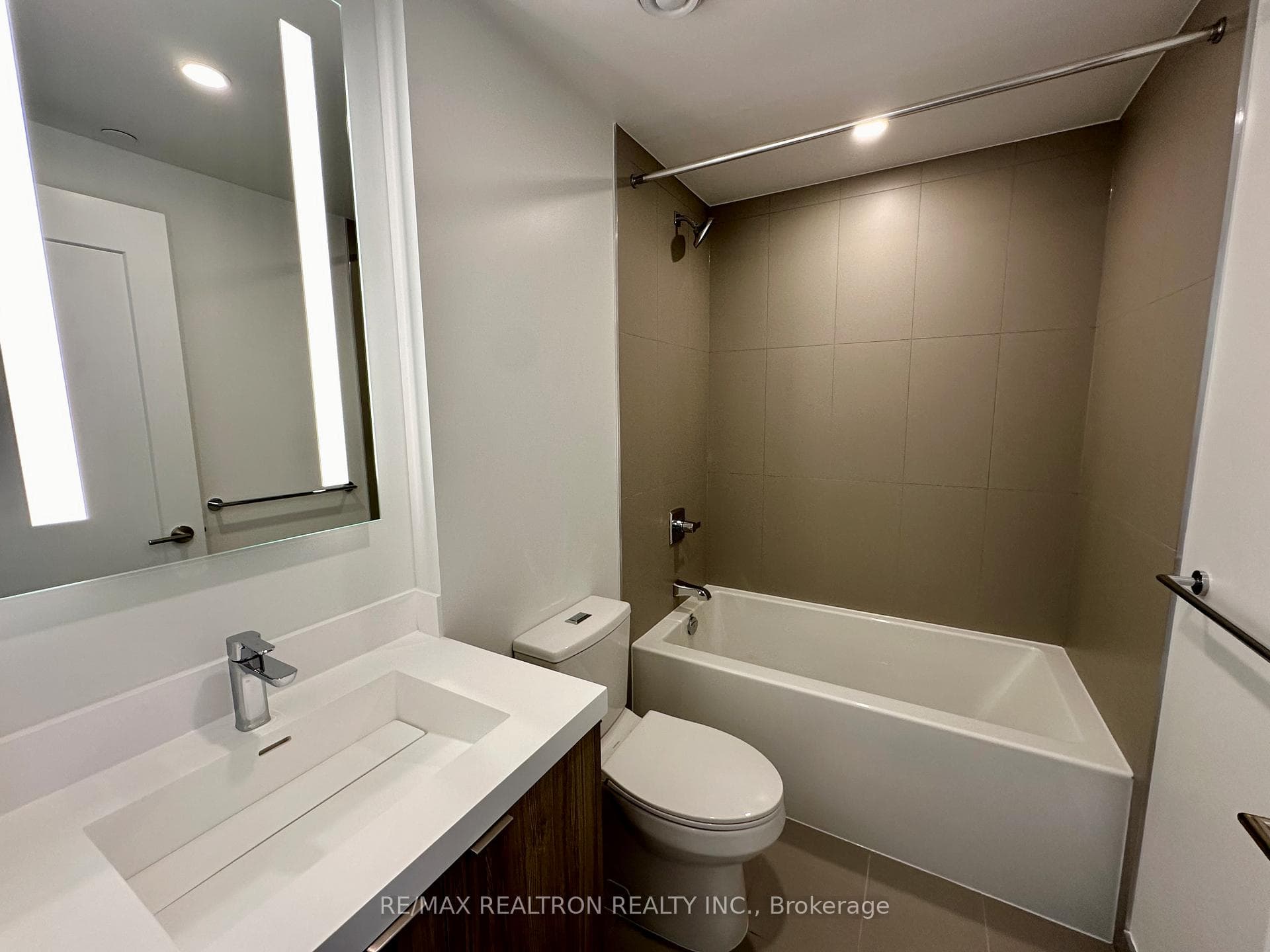 30 Inn On The Park Drive Unit 2409 photo 14