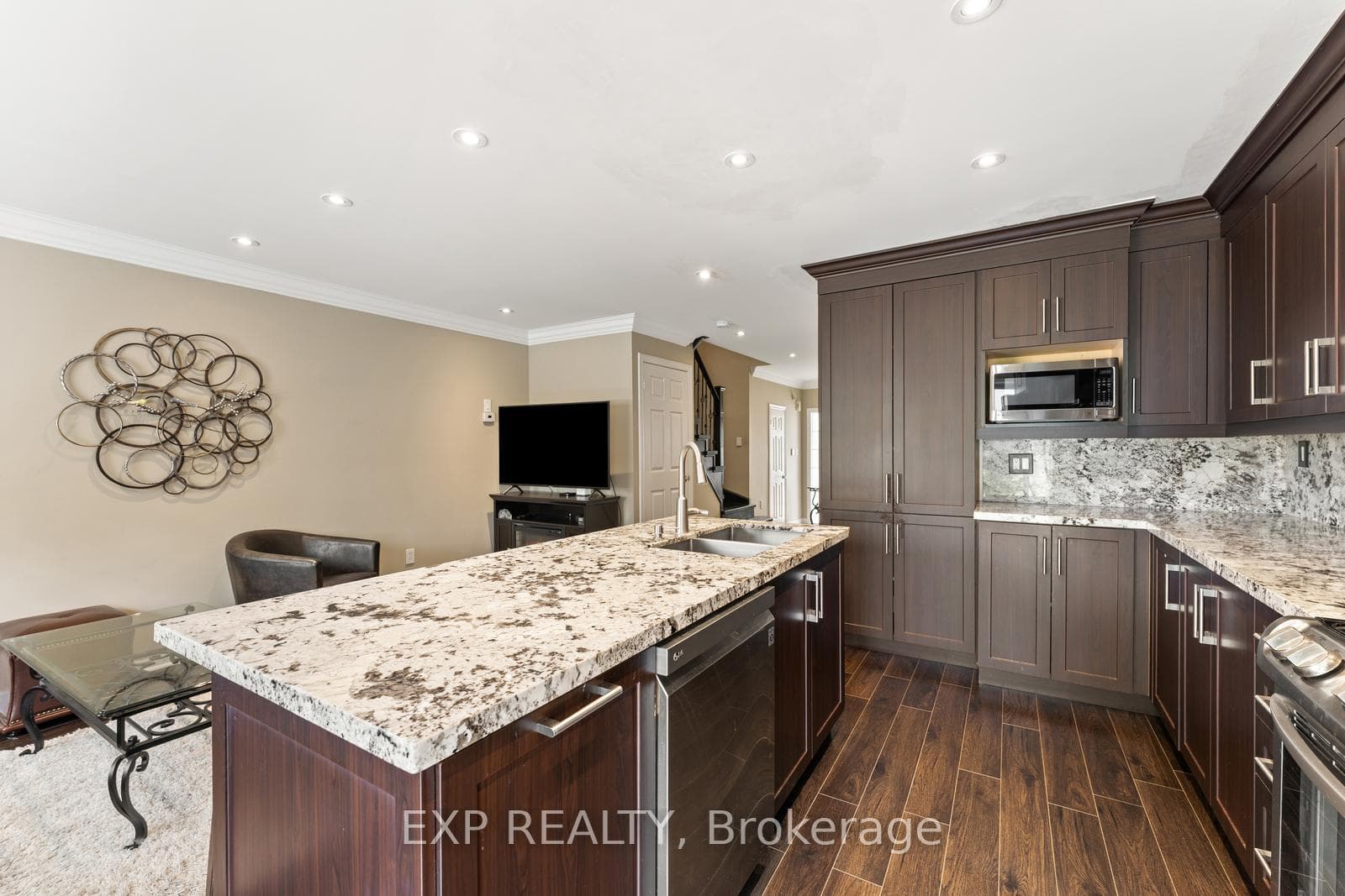 46 Waterbury Street photo 19
