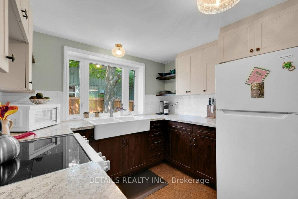 205 Lewis Street photo 18
