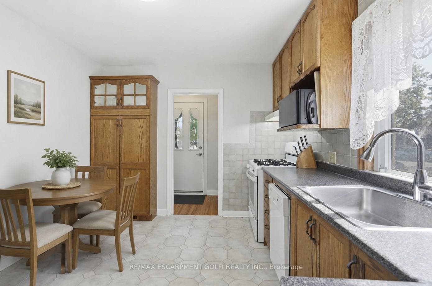 764 Brucedale Avenue photo 11