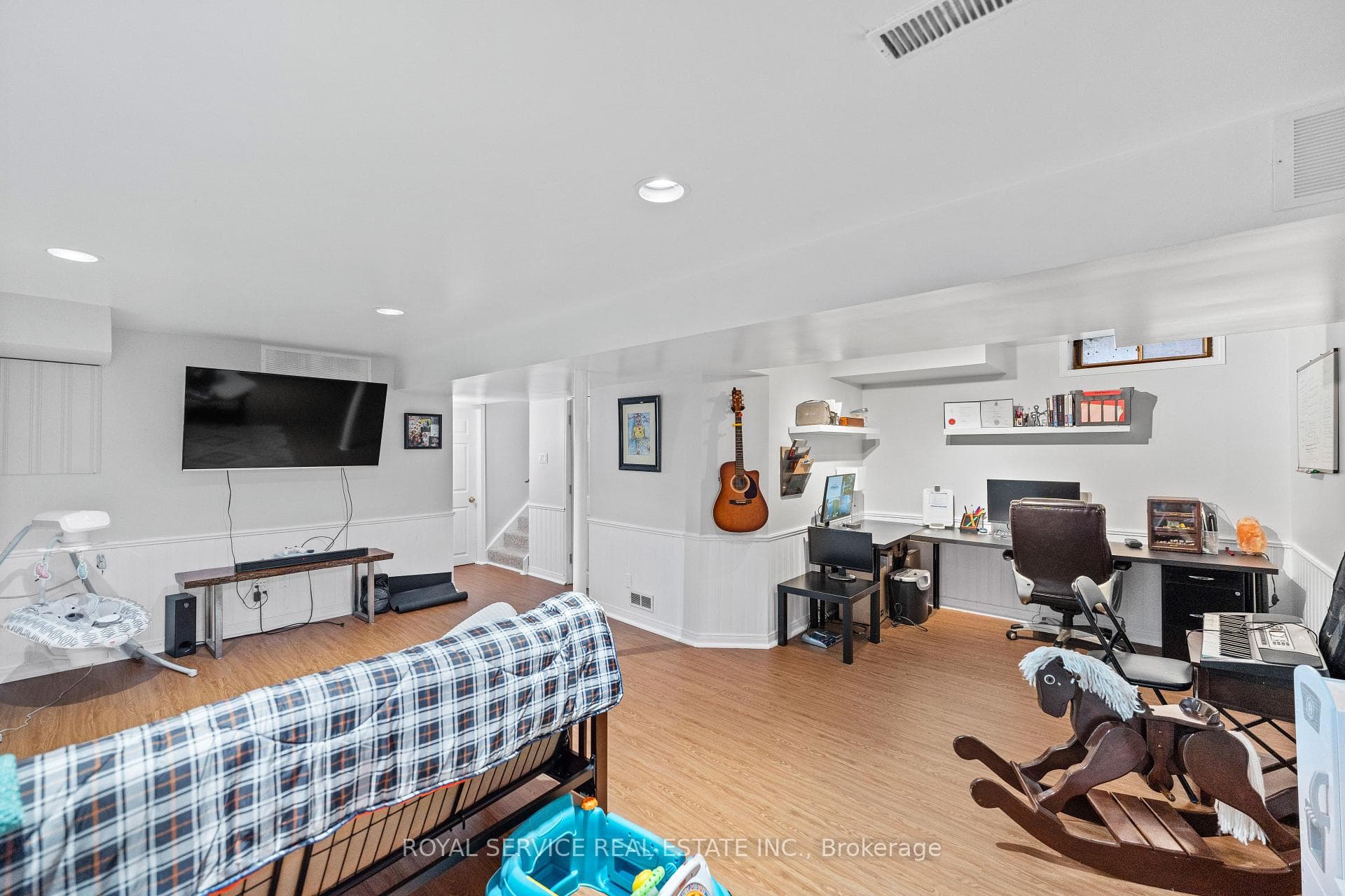 13 Burnham Boulevard photo 38
