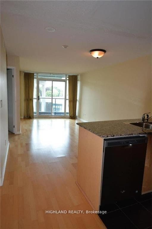 231 Fort York Boulevard Unit 423 photo 4