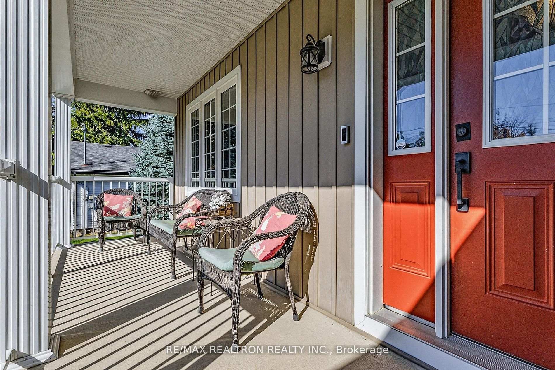 396 Curley Street photo 3