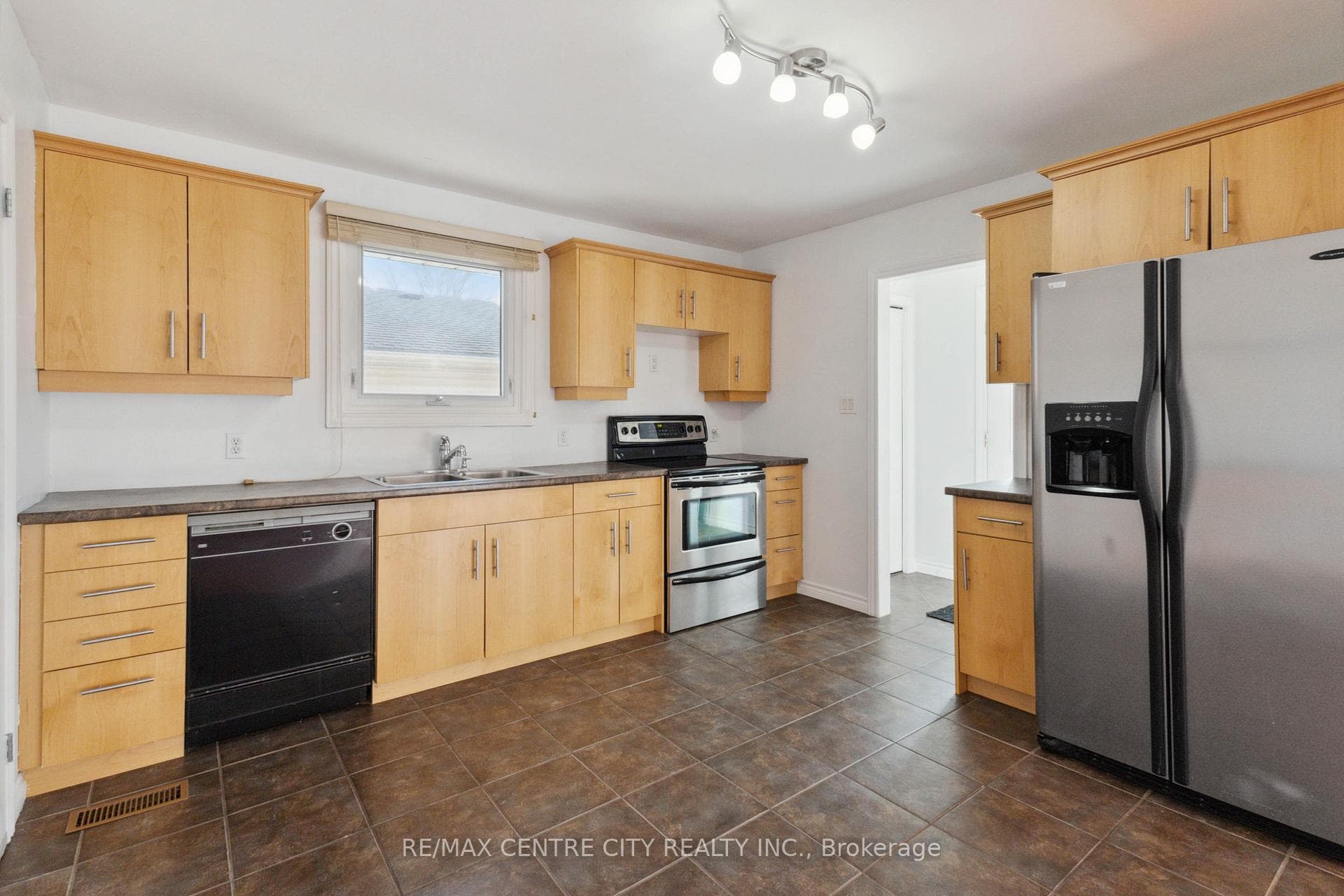 50 Stroud Crescent photo 14