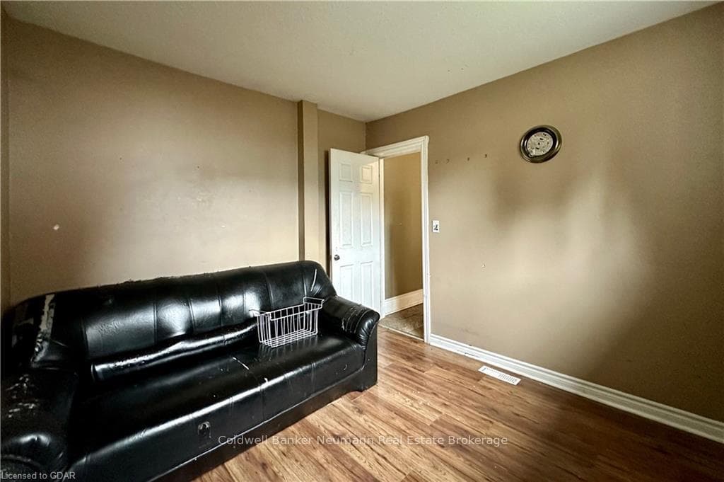 124 ALICE Street photo 9