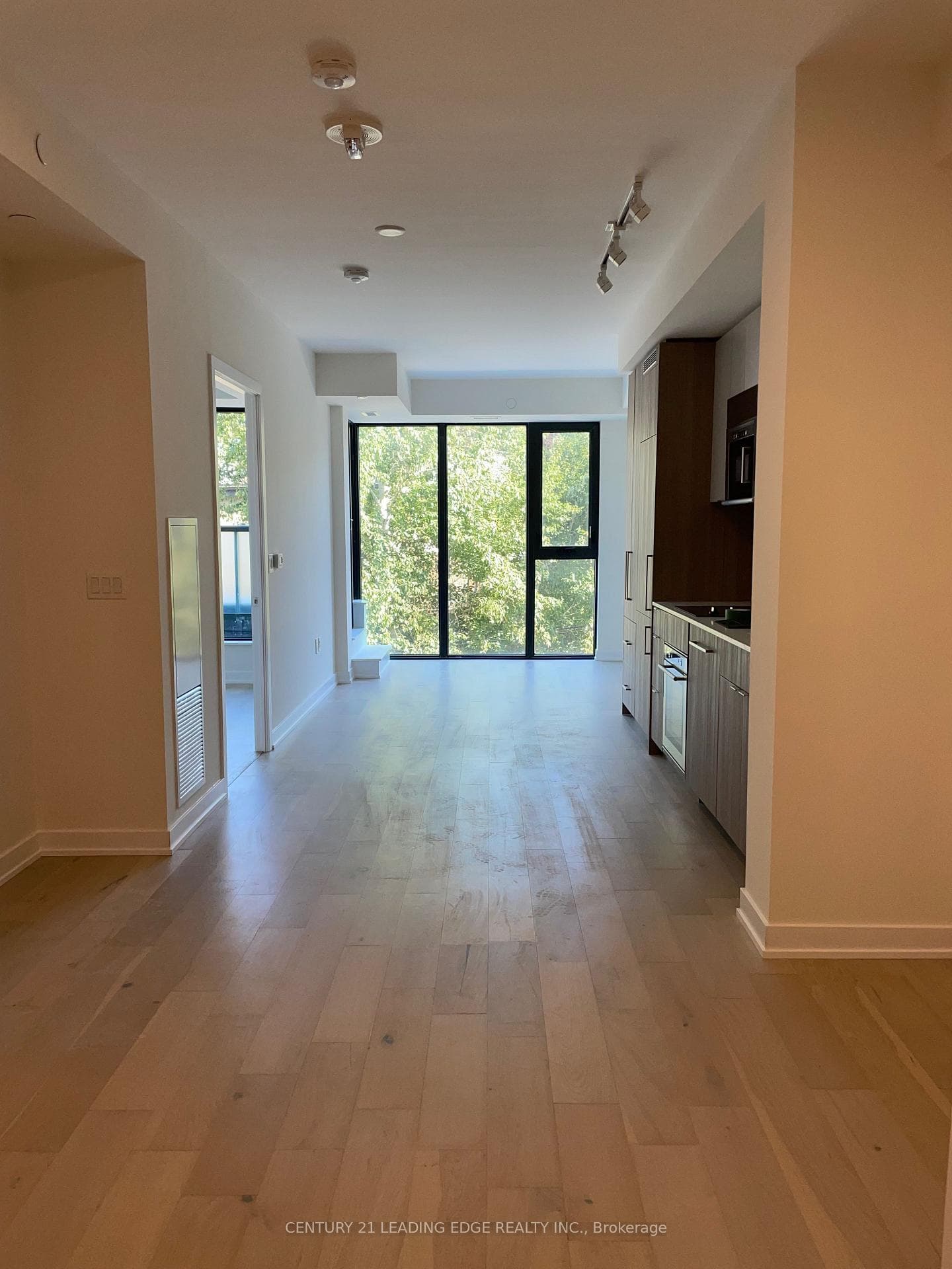 840 St Clair Avenue Unit 401 photo 7