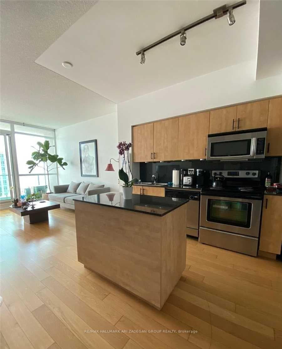 215 Fort York Boulevard Unit 3301 photo 7