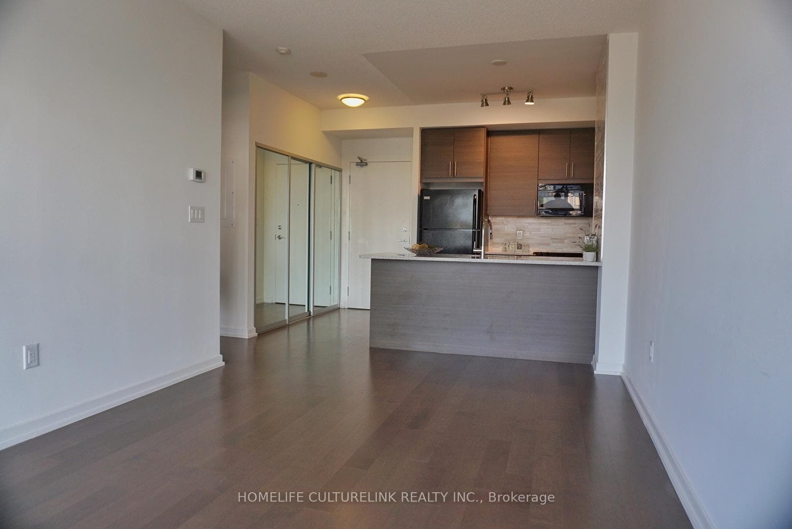 70 Forest Manor Road Unit 2011 photo 3