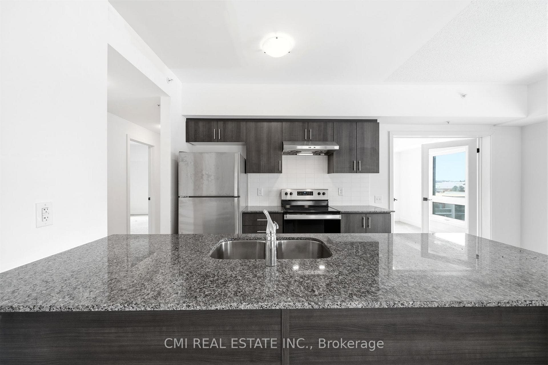 4 Spice Way Unit 501 photo 13