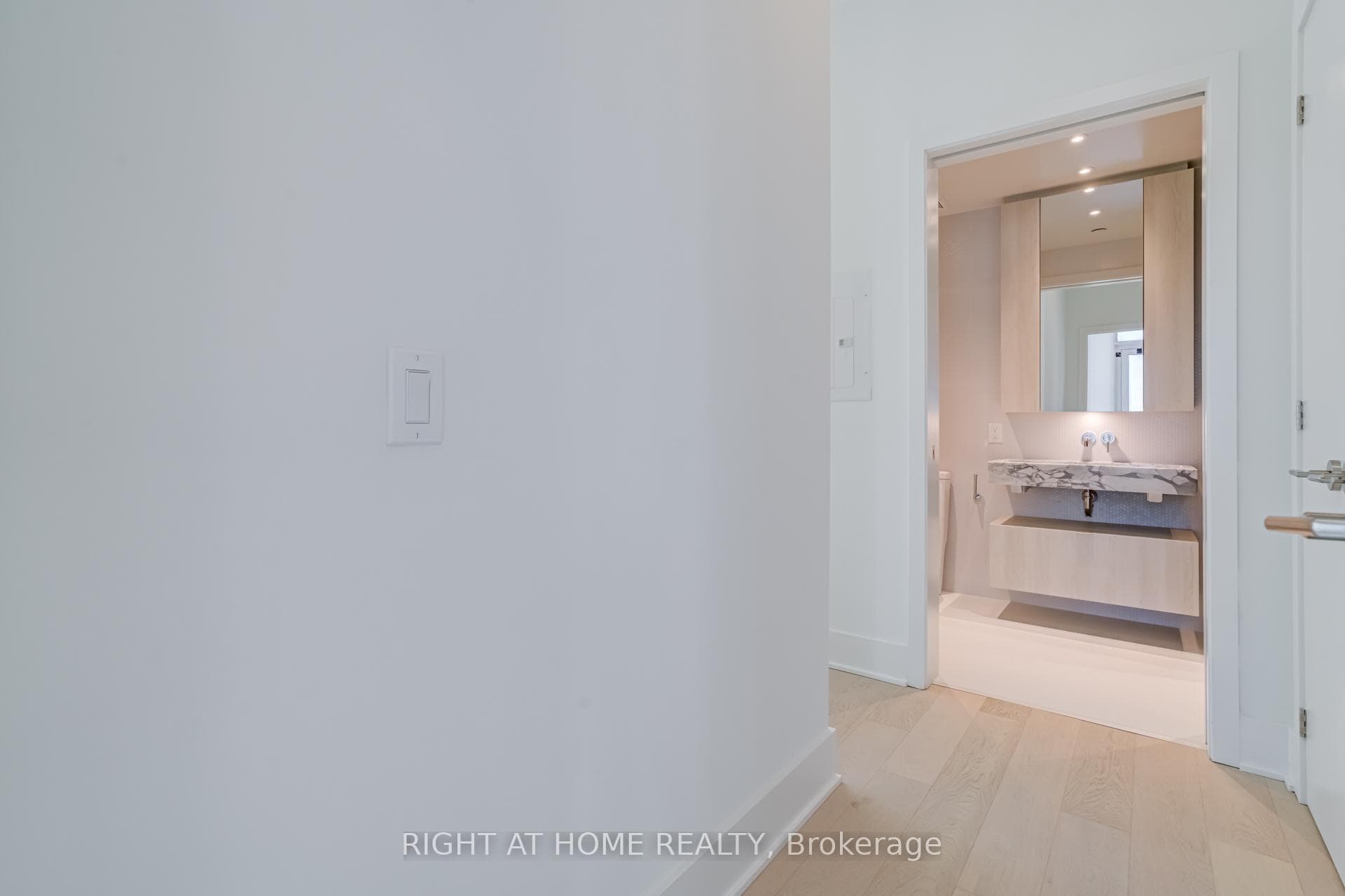 11 Yorkville Avenue Unit 2906 photo 14