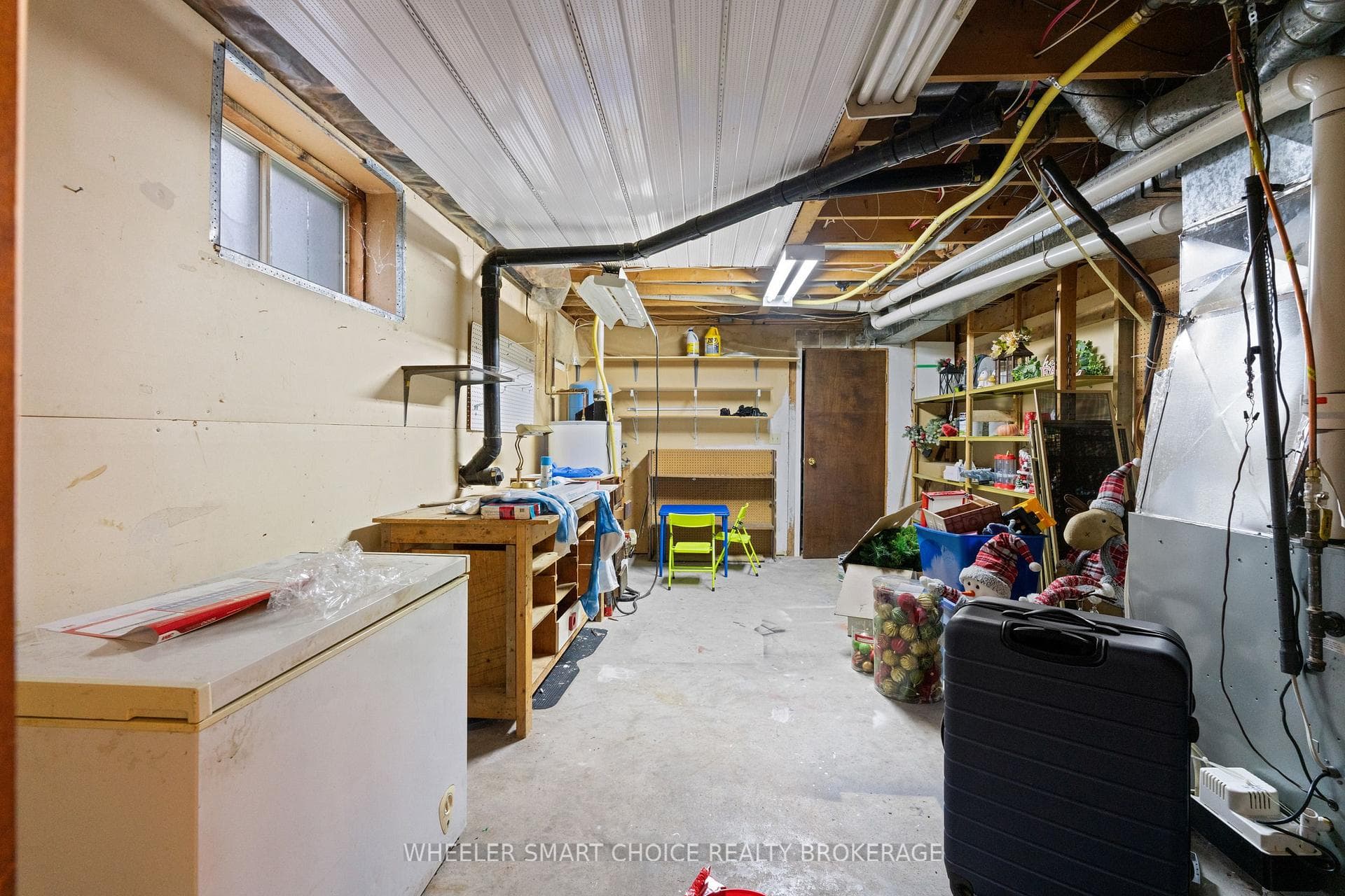 utility room with door to 2 car garage.