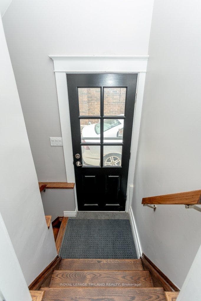 9 Erie Avenue photo 21