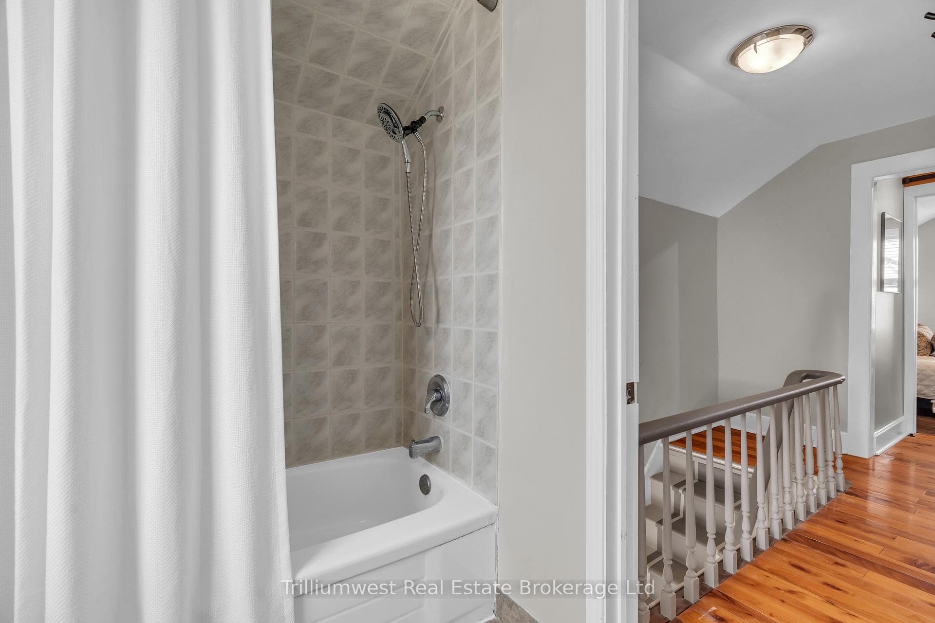 131 Waterloo Street photo 26