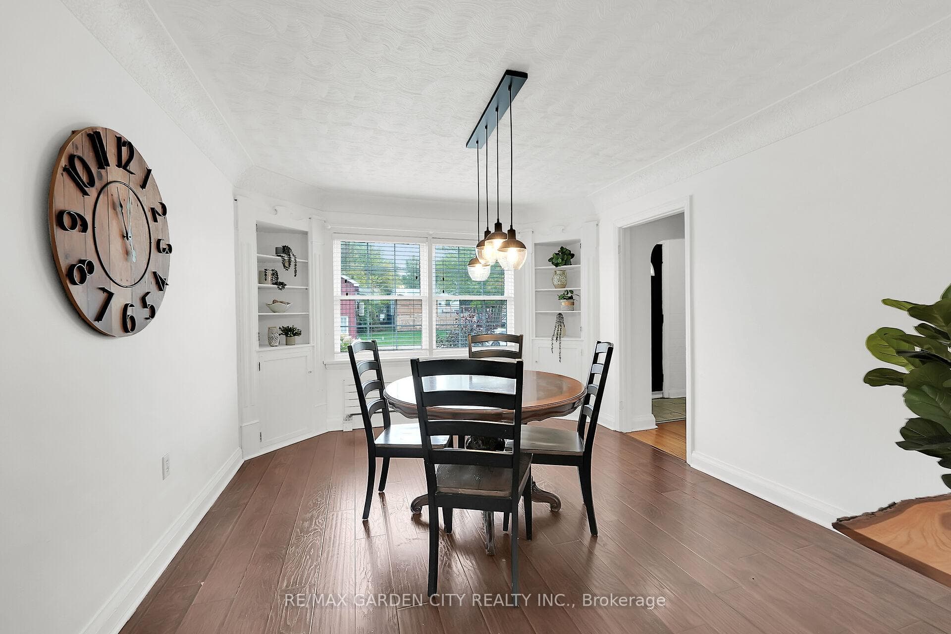 5124 Canborough Road photo 9