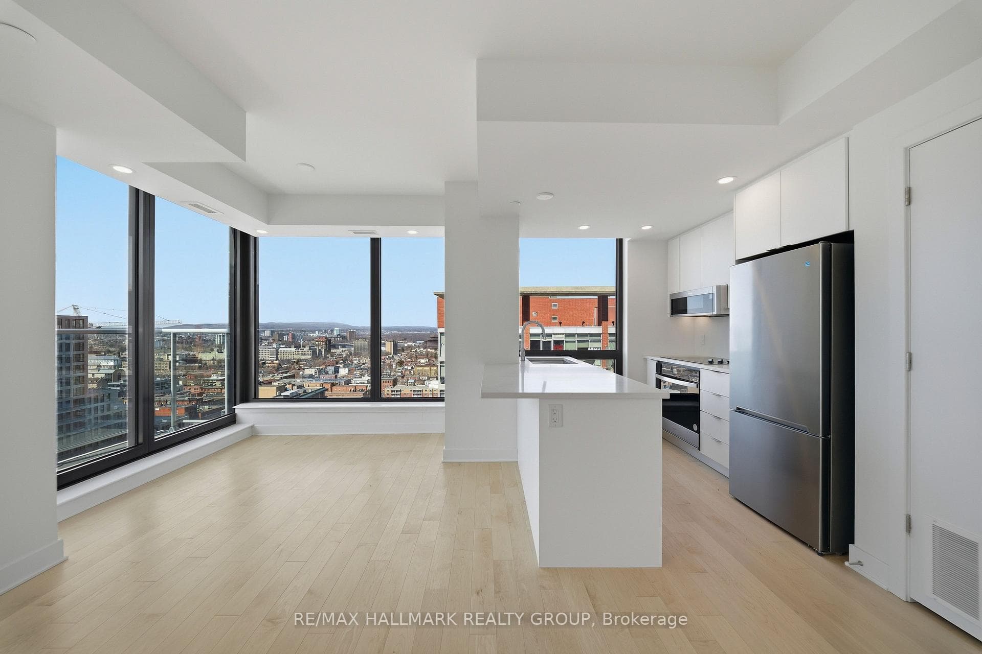 180 George Street Unit 2202 photo 17